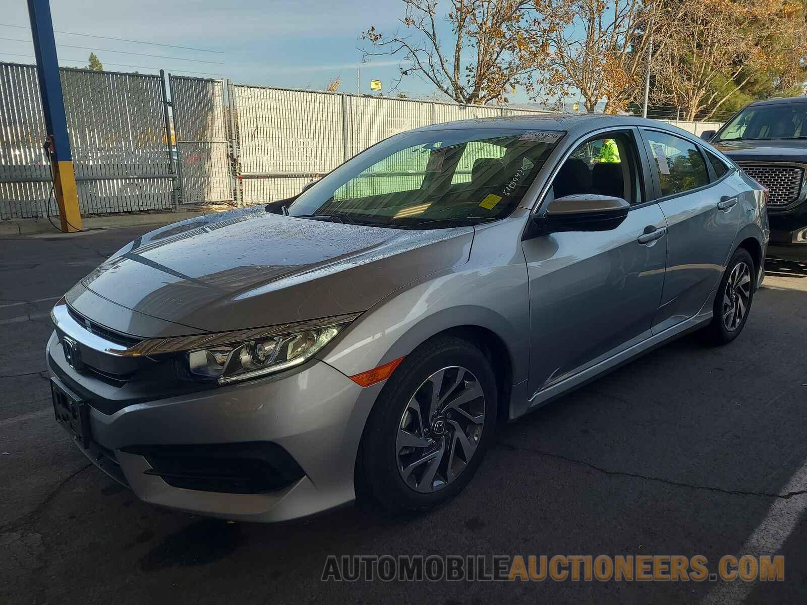 19XFC2F74JE208702 Honda Civic Sedan 2018