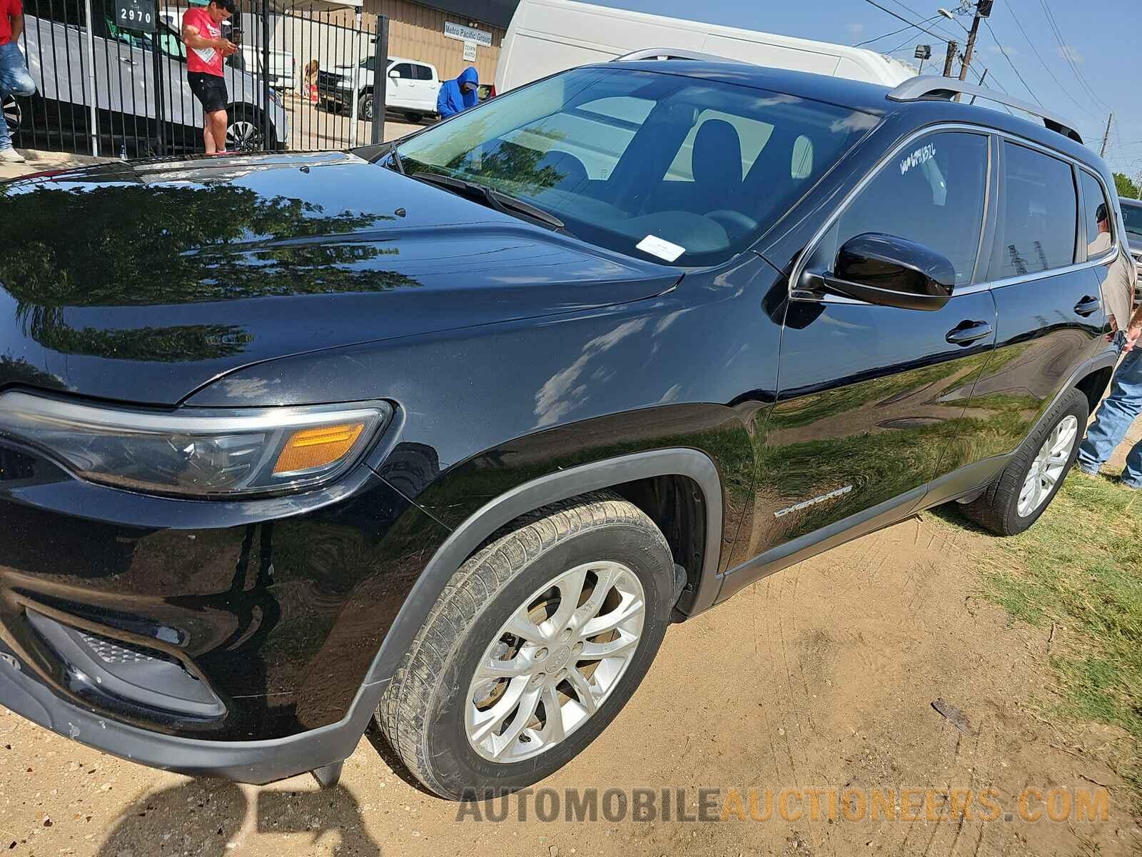 1C4PJLCB0KD466310 Jeep Cherokee 2019