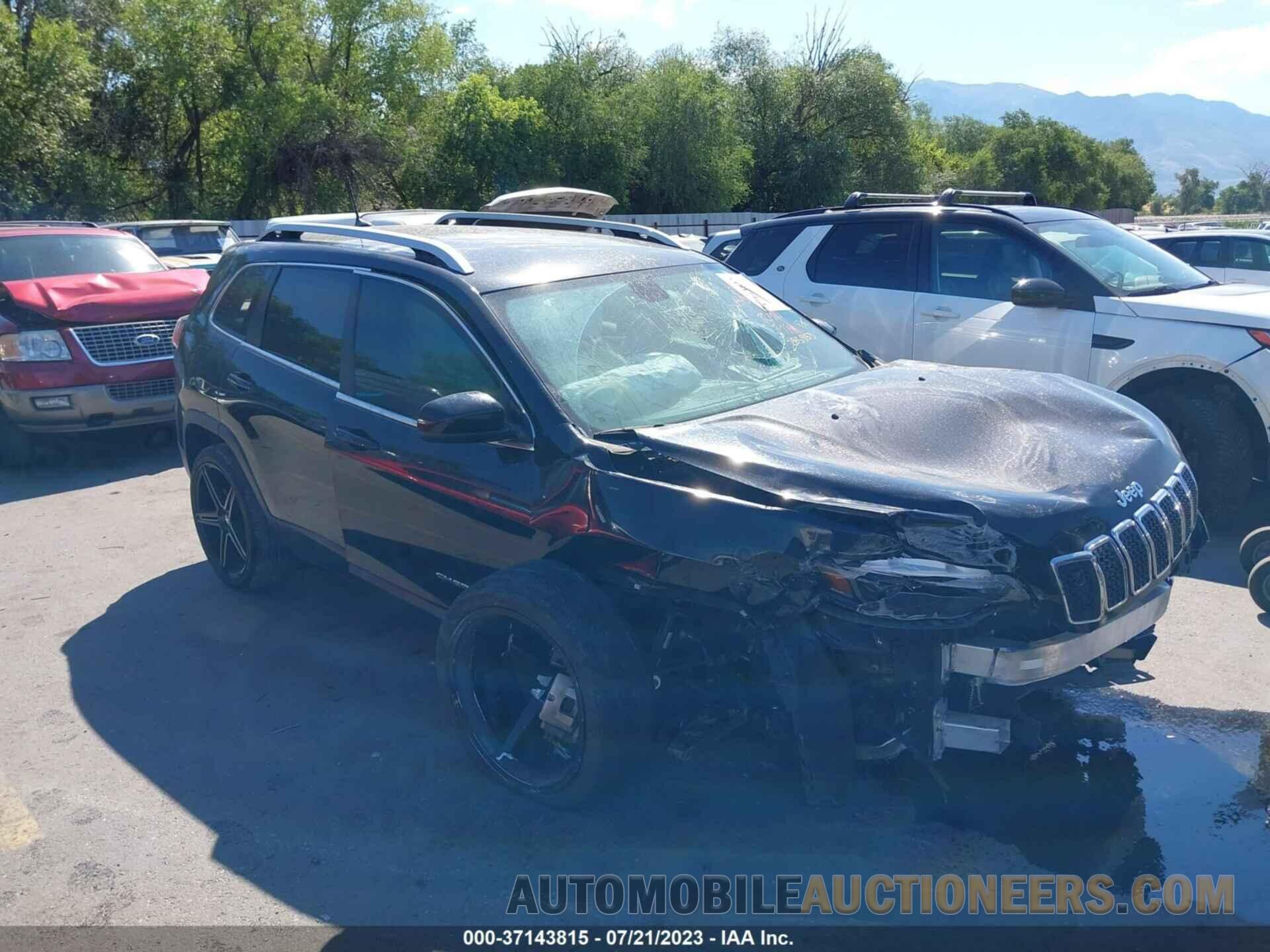 1C4PJLCB2KD285953 JEEP CHEROKEE 2019