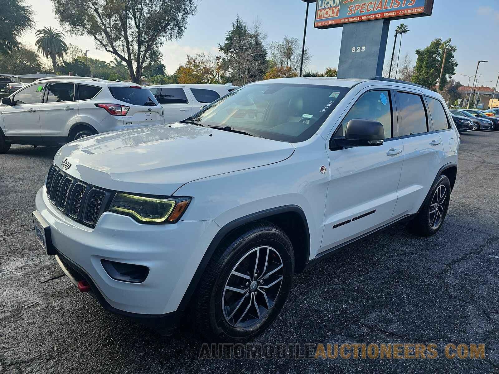 1C4RJFLG0JC305790 Jeep Grand Cherokee 2018