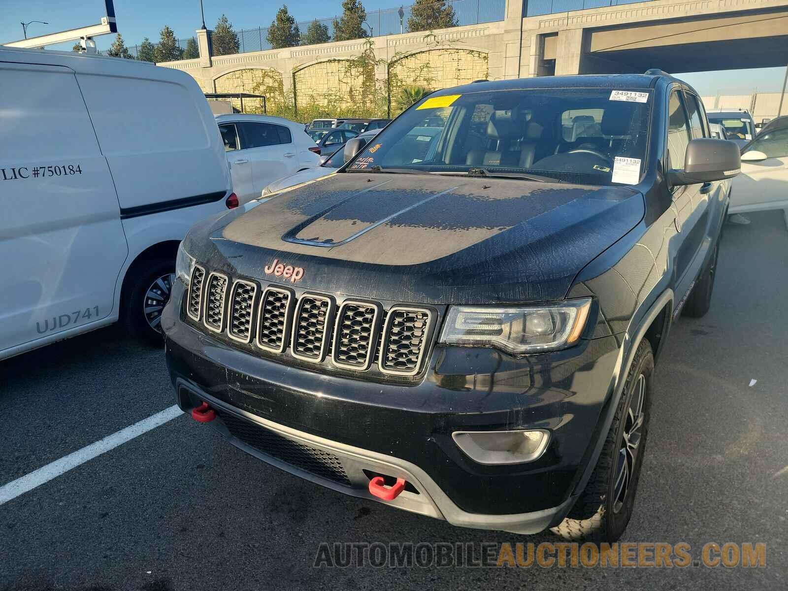 1C4RJFLGXJC170592 Jeep Grand Cherokee 2018