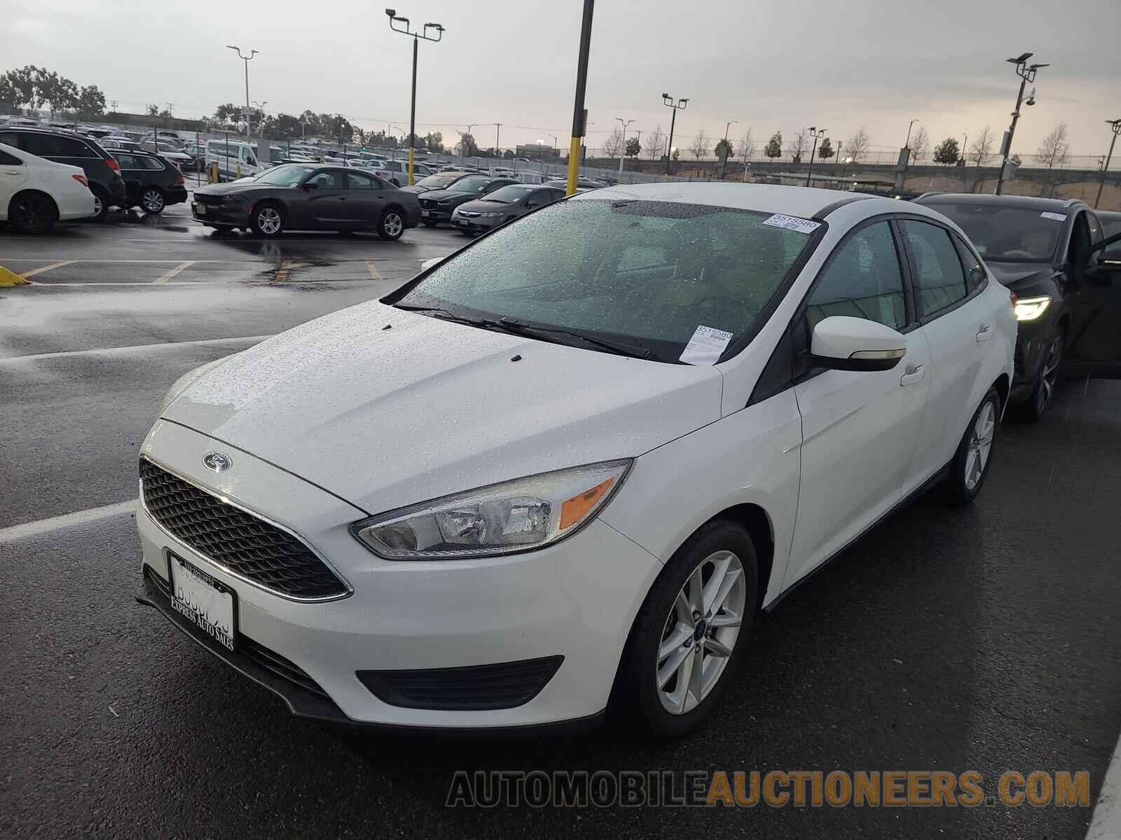 1FADP3F21FL301557 Ford Focus SE 2015