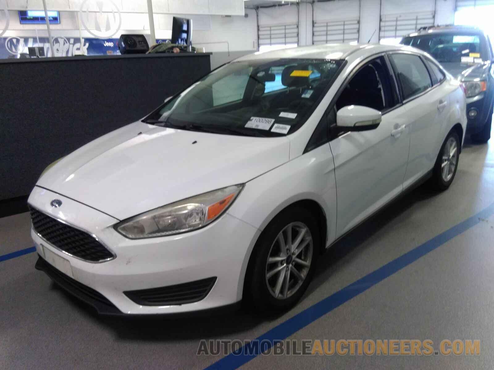 1FADP3F21FL301865 Ford Focus SE 2015