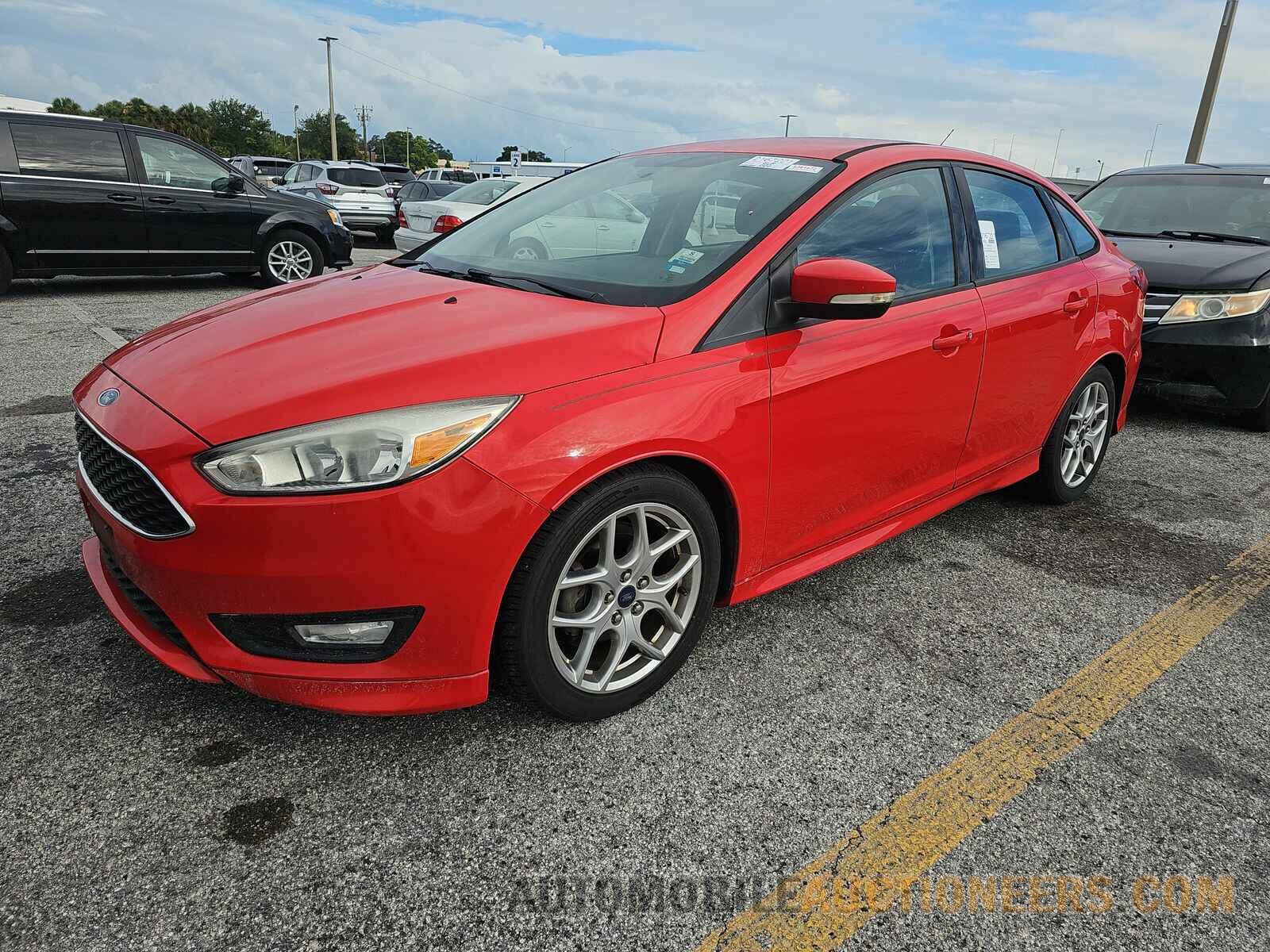 1FADP3F24FL228104 Ford Focus SE 2015