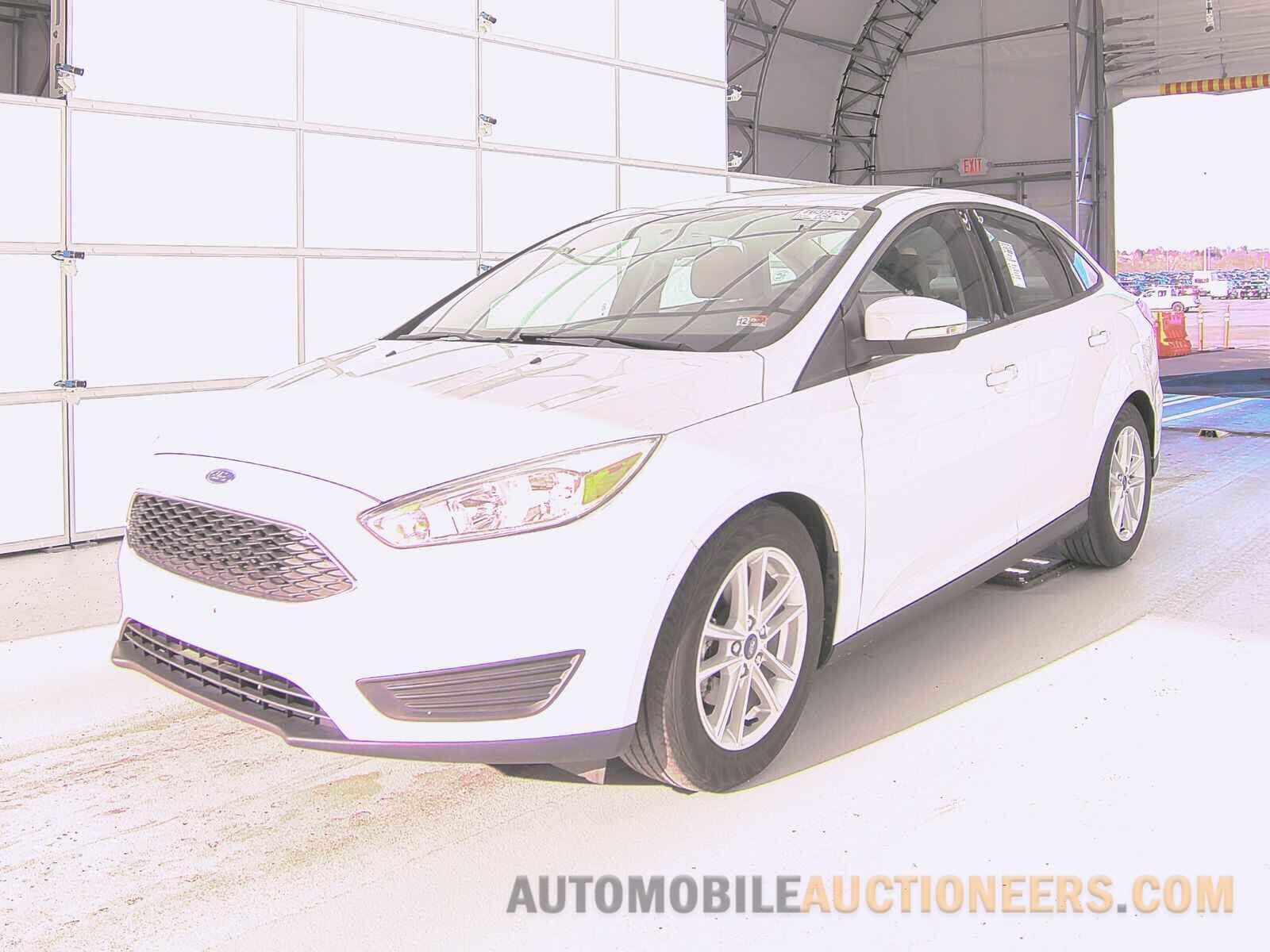 1FADP3F26HL338817 Ford Focus SE 2017