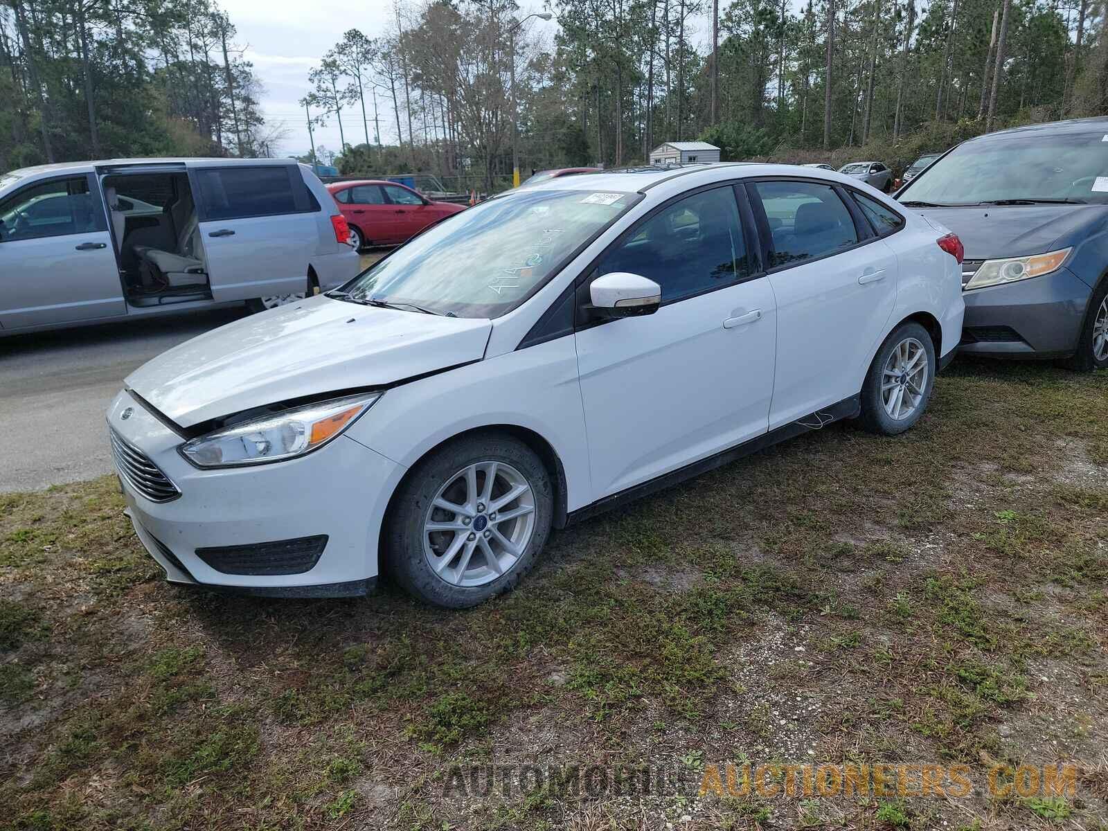 1FADP3F27FL207571 Ford Focus SE 2015