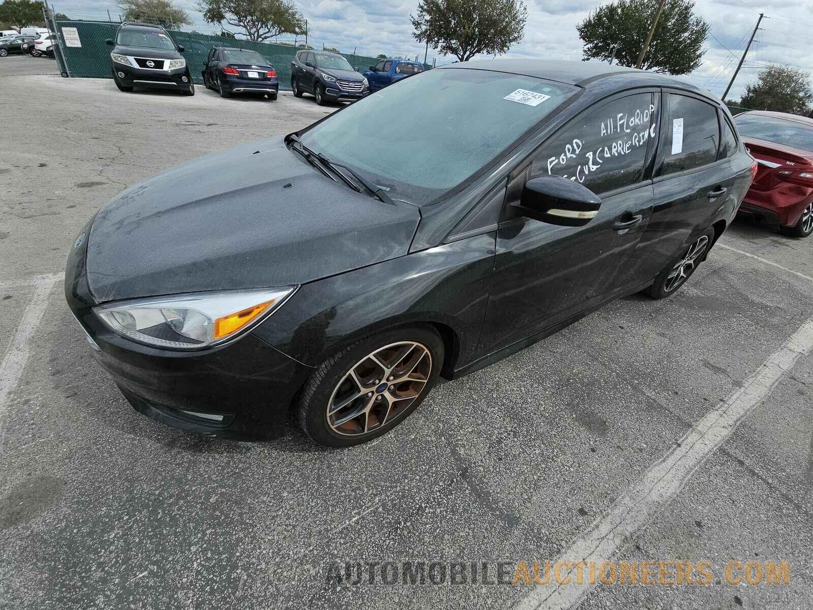 1FADP3F27FL273263 Ford Focus SE 2015