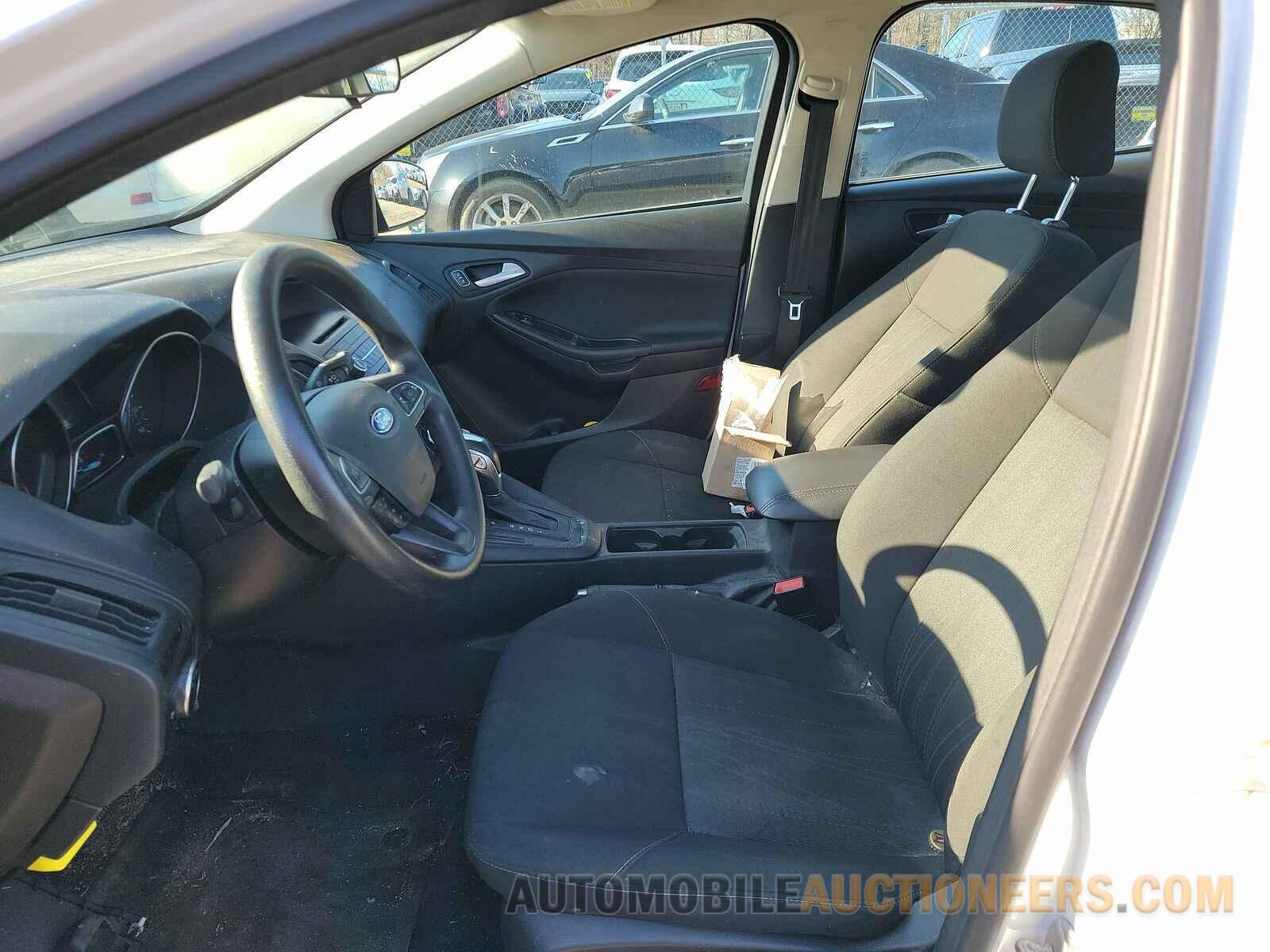 1FADP3F29FL258909 Ford Focus SE 2015