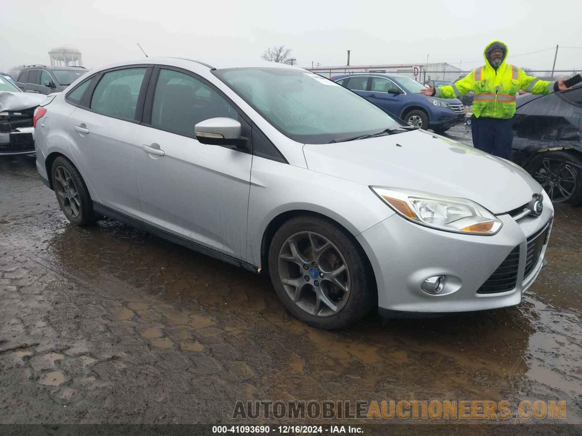 1FADP3F2XDL271939 FORD FOCUS 2013