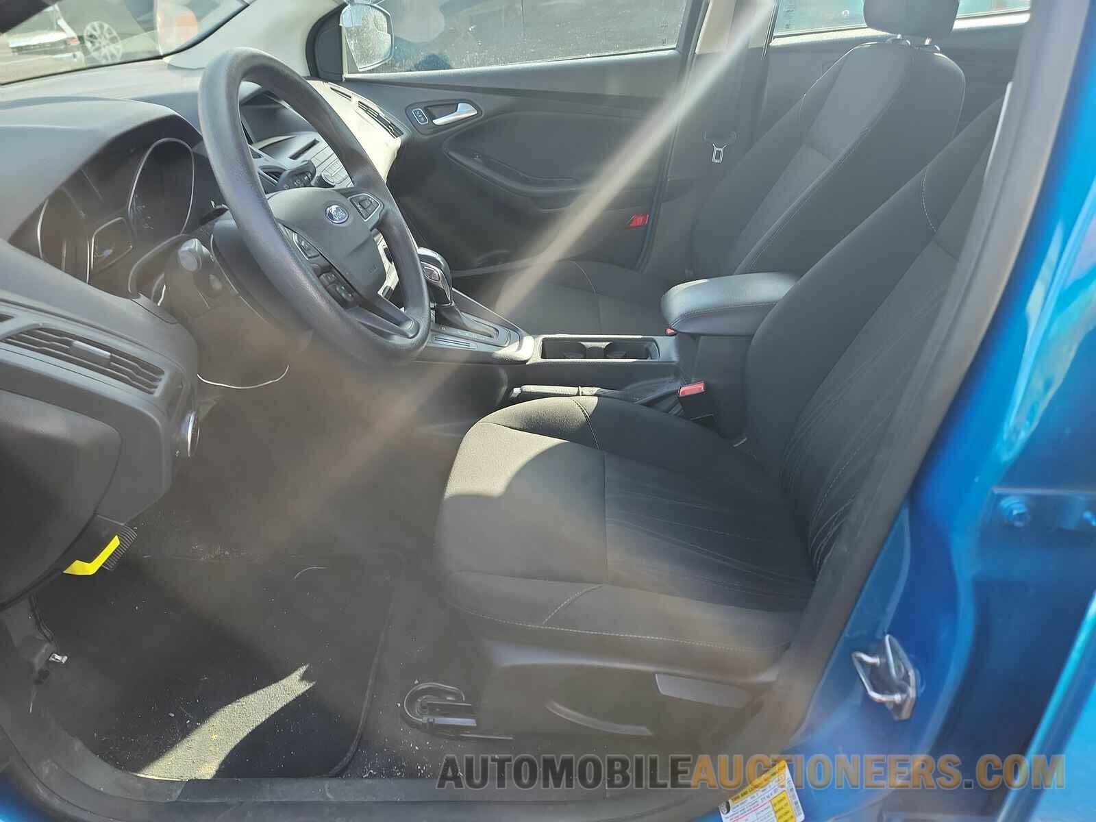 1FADP3F2XGL208456 Ford Focus SE 2016