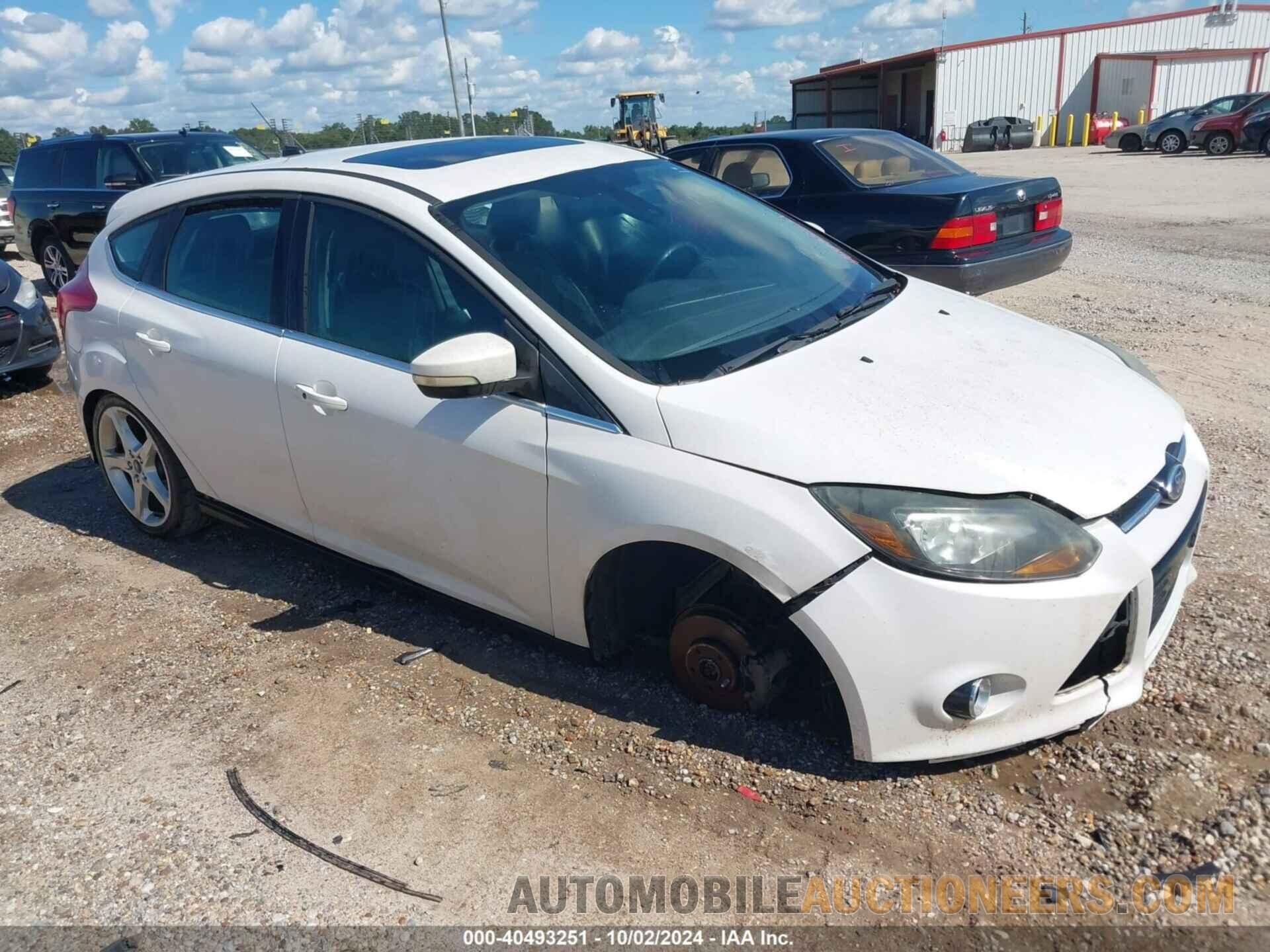 1FAHP3N22CL327597 FORD FOCUS 2012