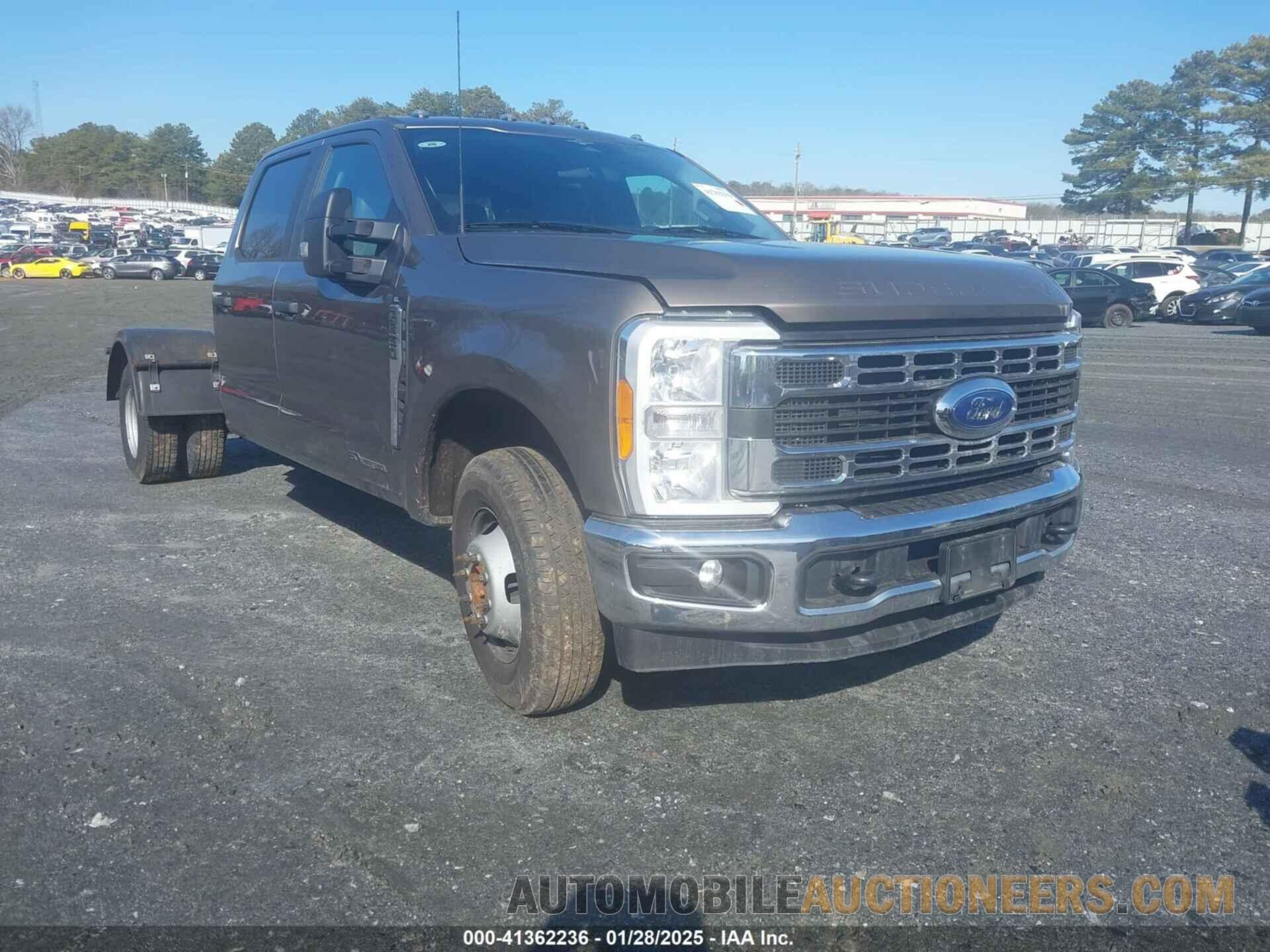 1FD8W3GT4PEC55200 FORD F-350 CHASSIS 2023