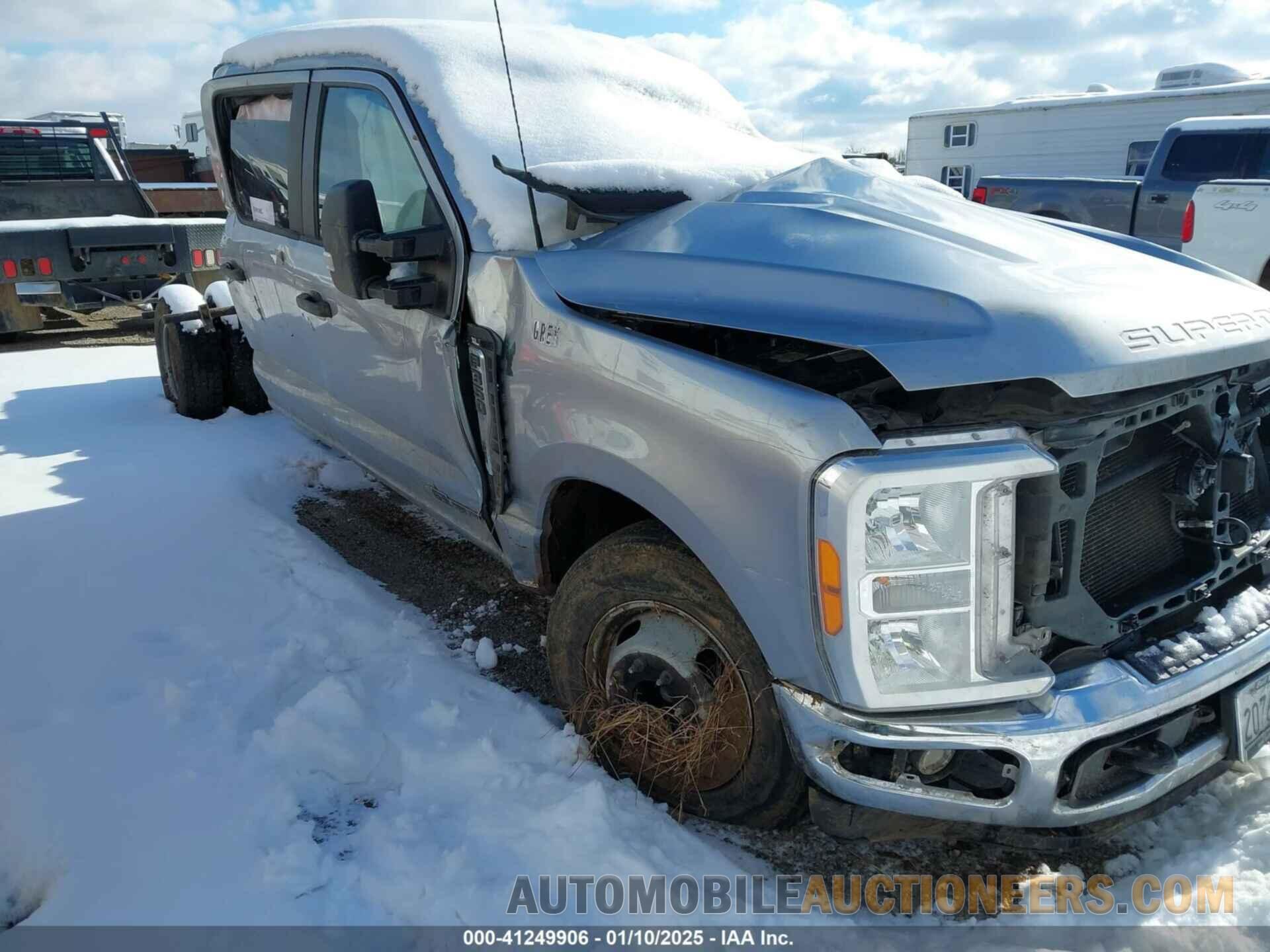 1FD8W3GT9PEC54656 FORD F-350 CHASSIS 2023