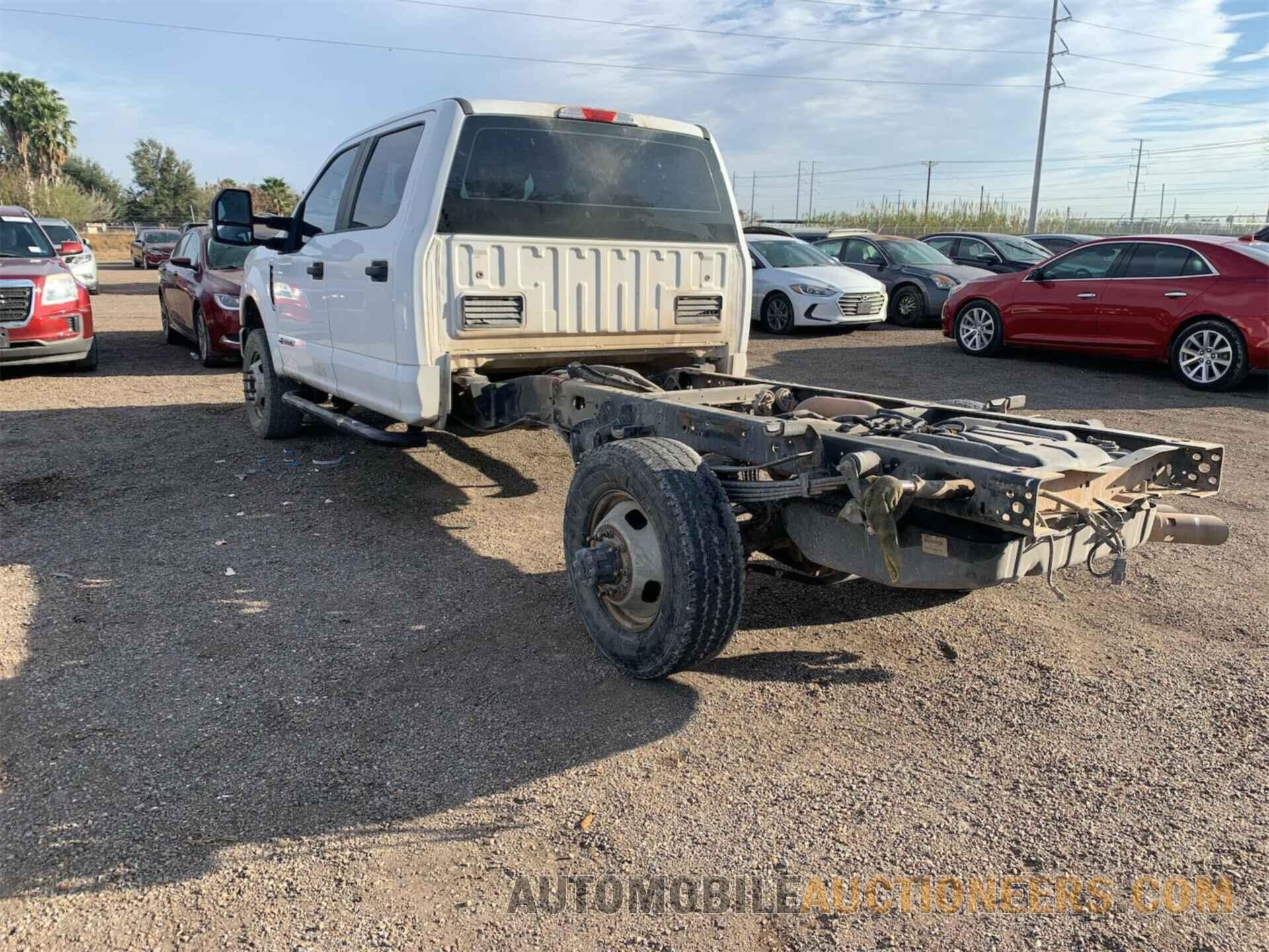 1FD8W3HT7KEE97440 FORD F-350 CHASSIS 2019