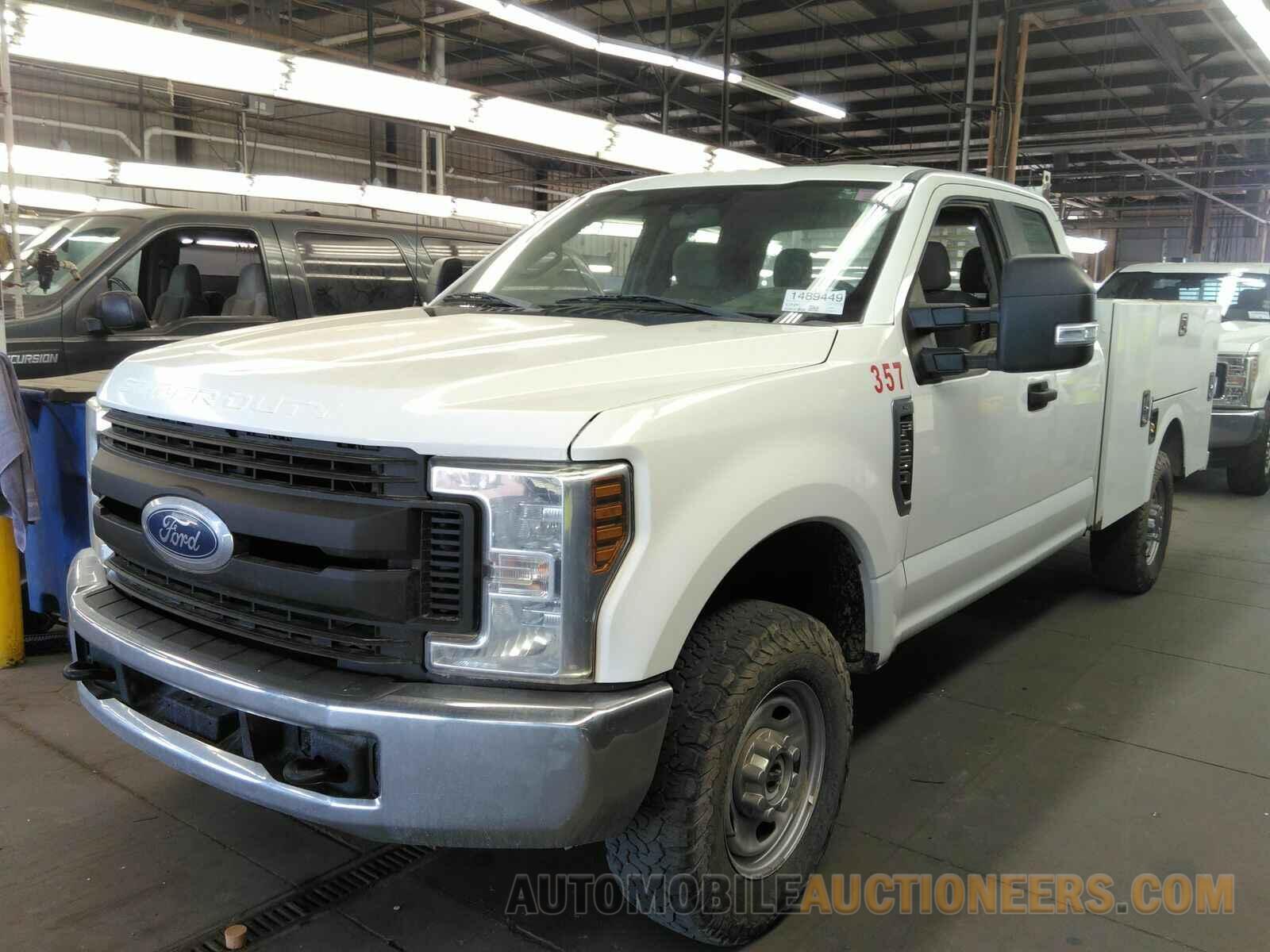 1FD8X3B6XJEC66885 Ford Super Duty F-350 SRW 2018