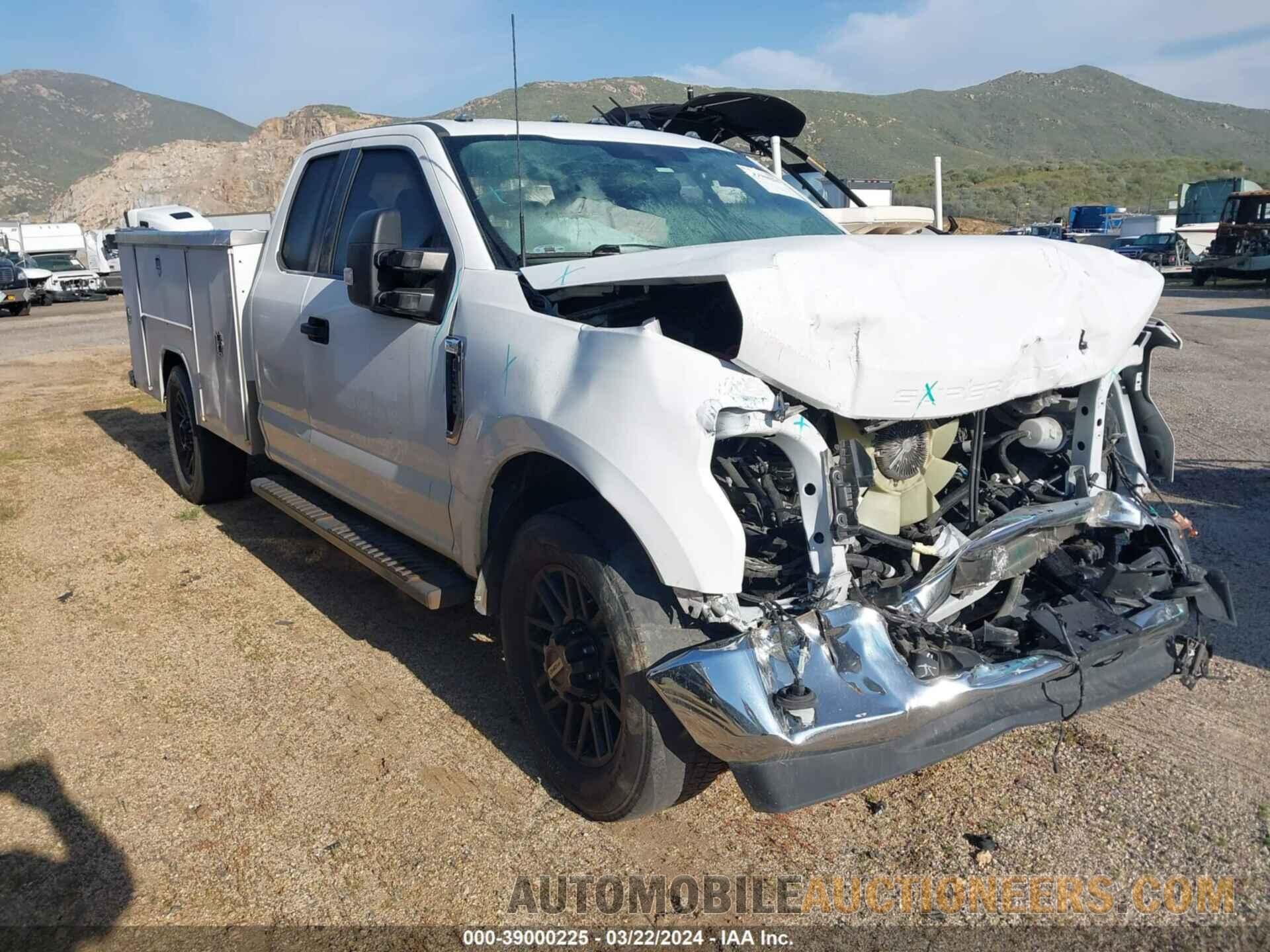1FD8X3E61NED61787 FORD F-350 CHASSIS 2022