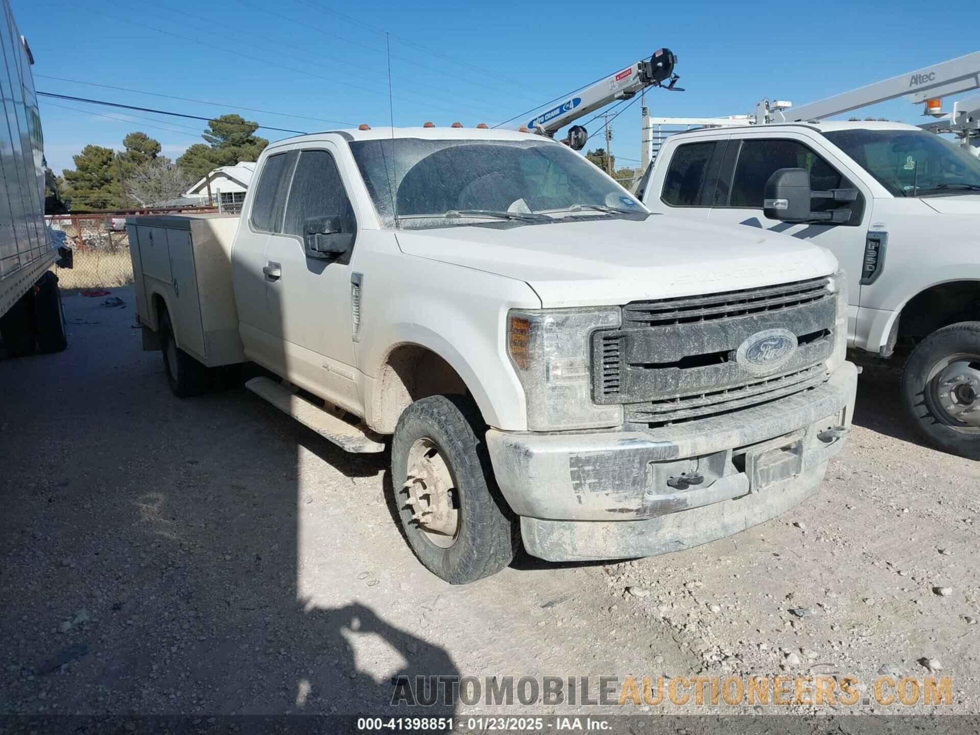 1FD8X3HT6JEB35367 FORD F-350 CHASSIS 2018