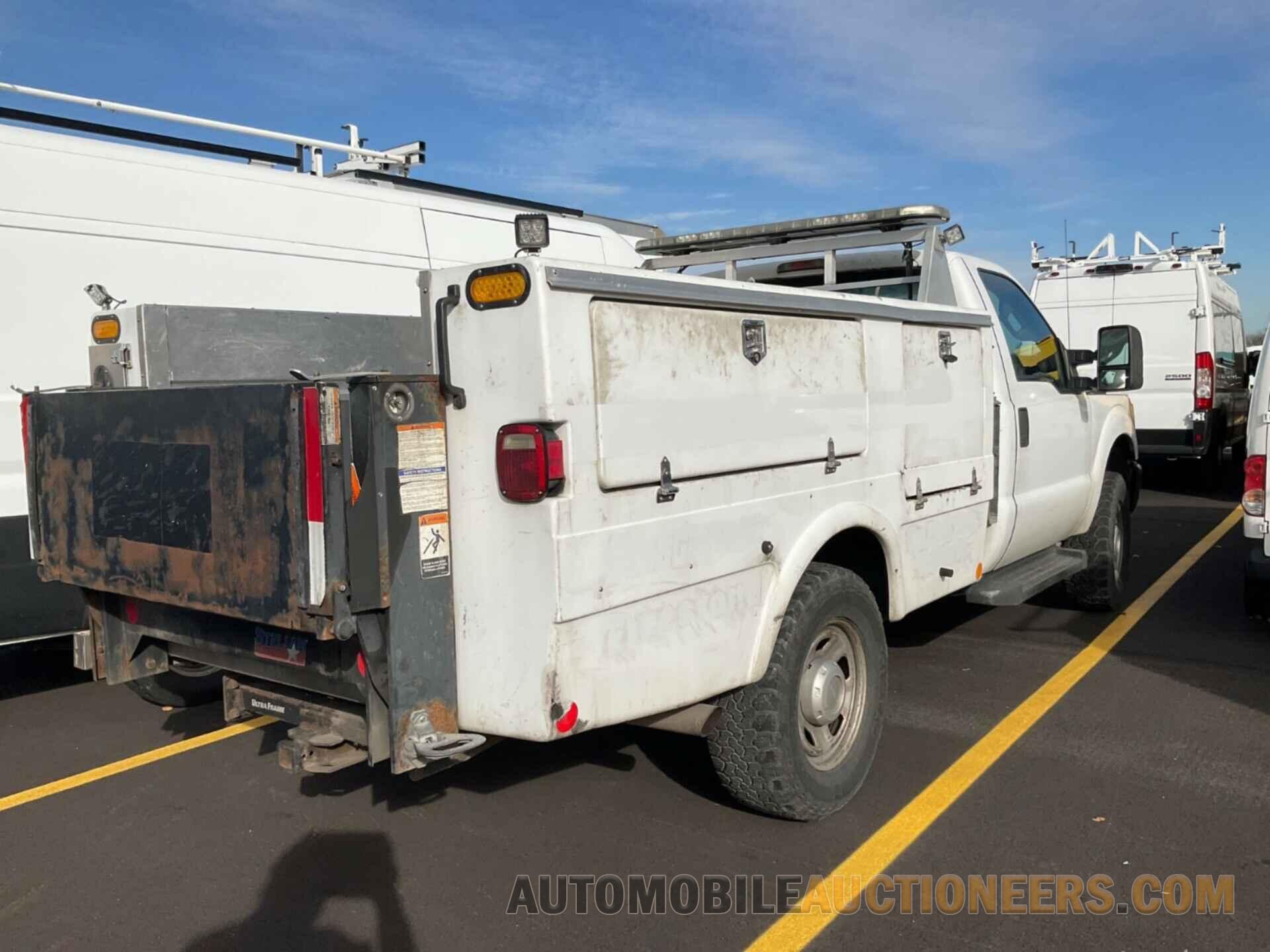 1FDBF3F69BEB82318 FORD F-350 CHASSIS 2011