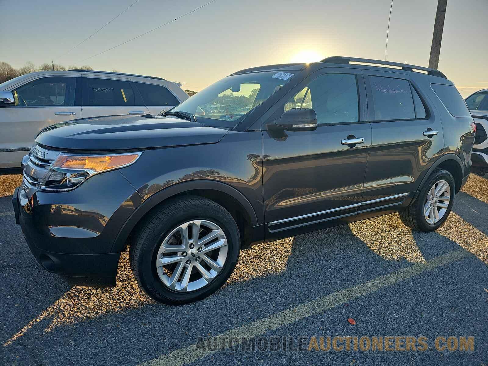 1FM5K8D80FGB00299 Ford Explorer 2015