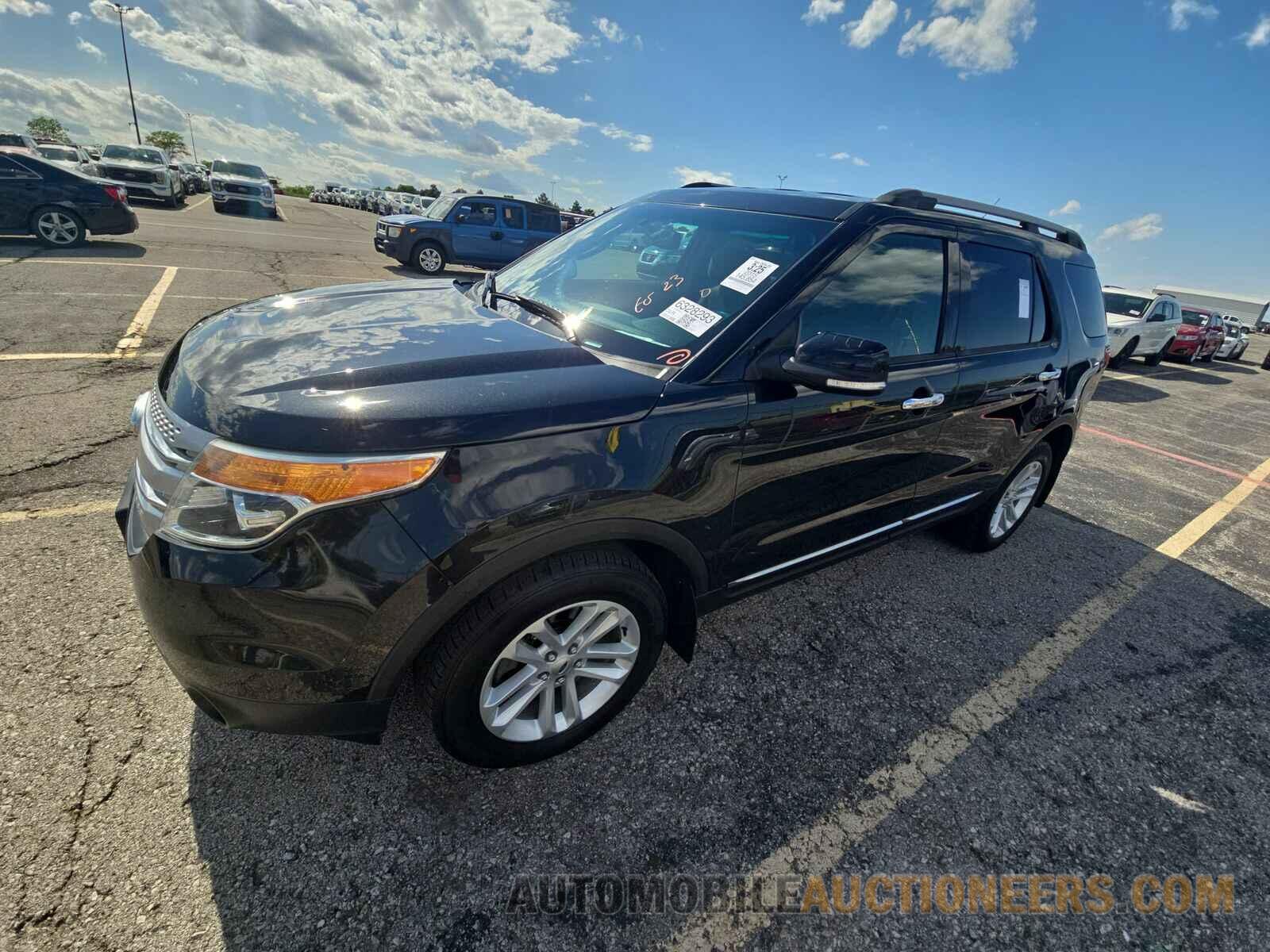 1FM5K8D80FGB10945 Ford Explorer 2015