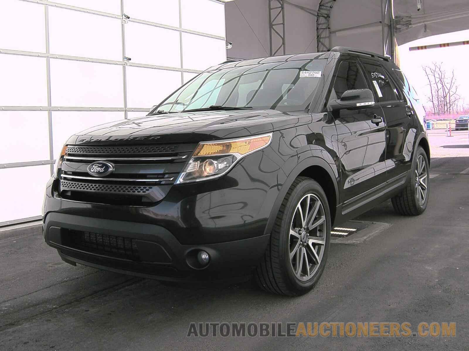 1FM5K8D81FGC30463 Ford Explorer 2015