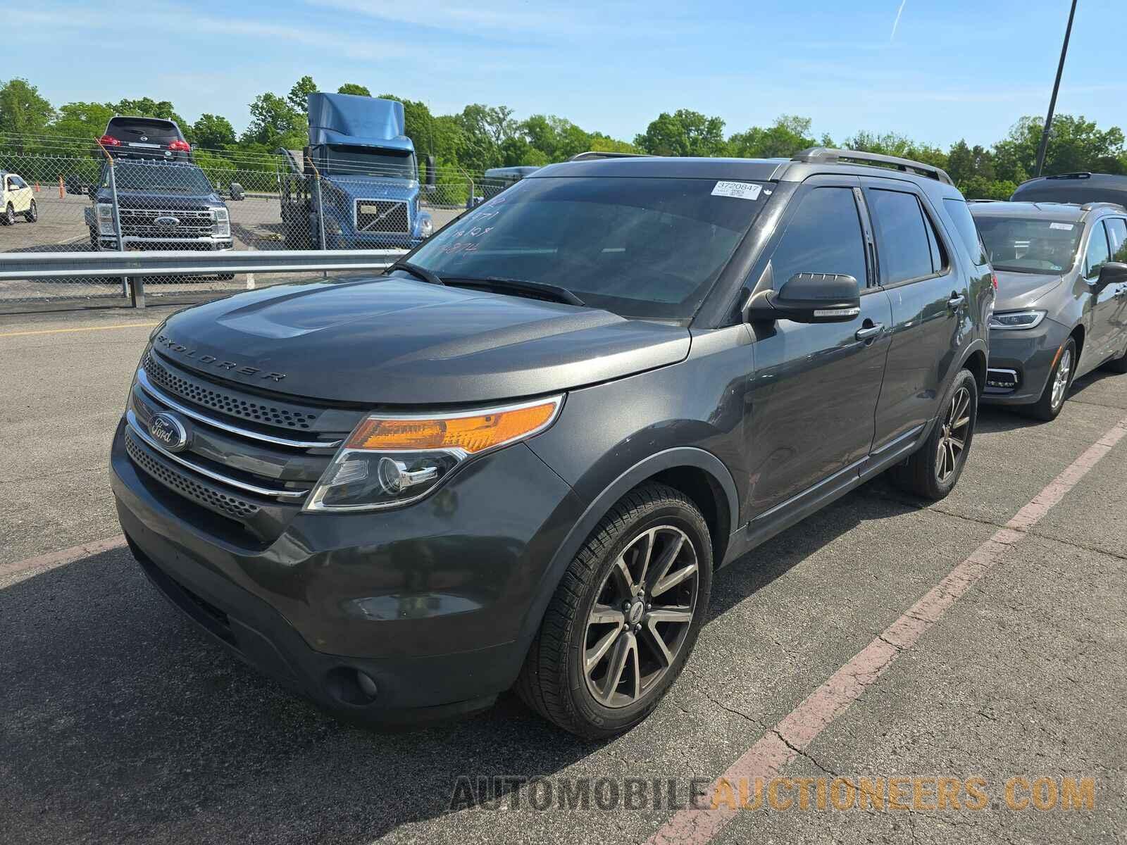 1FM5K8D84FGB54463 Ford Explorer 2015