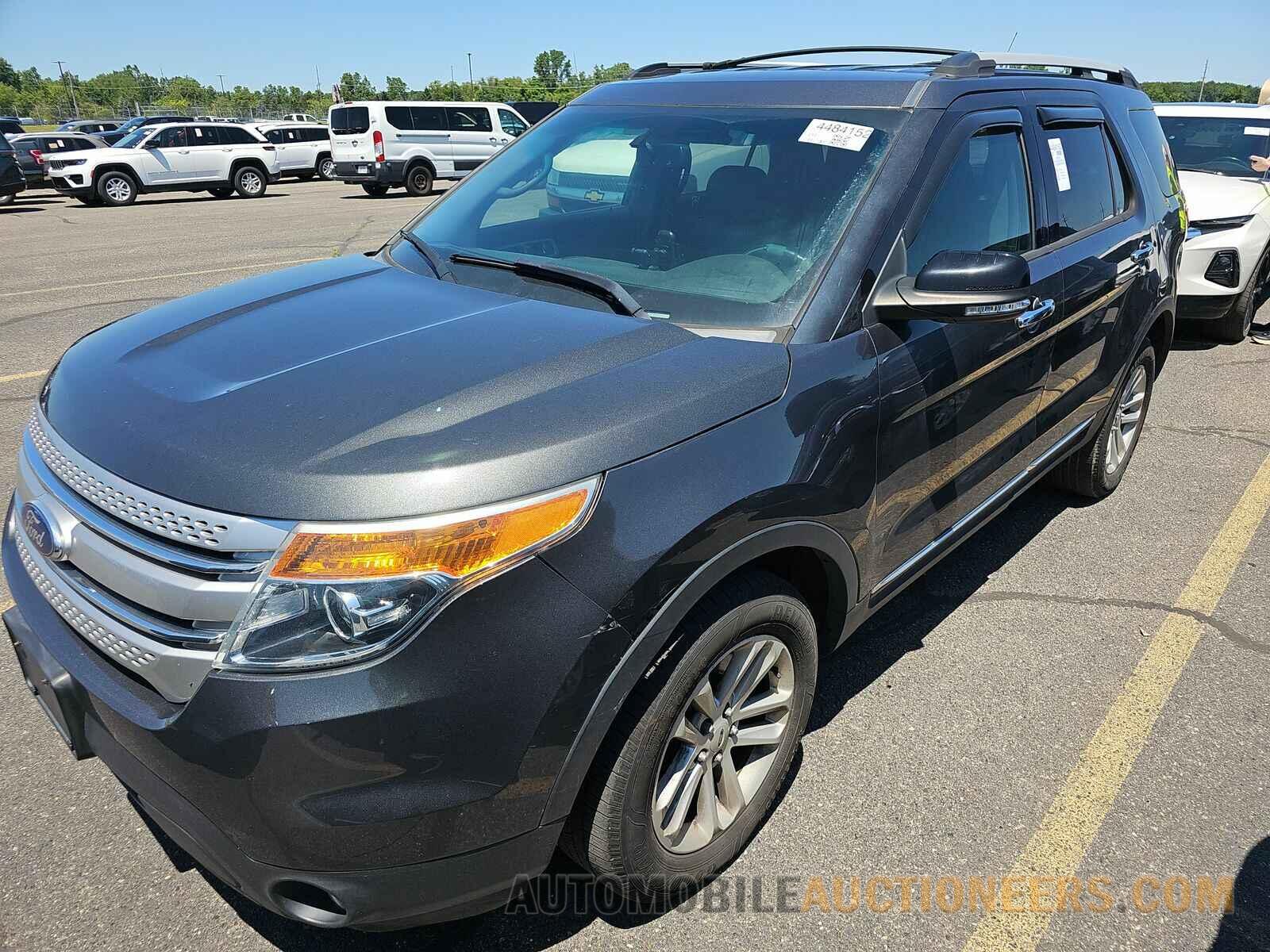 1FM5K8D84FGB56794 Ford Explorer 2015