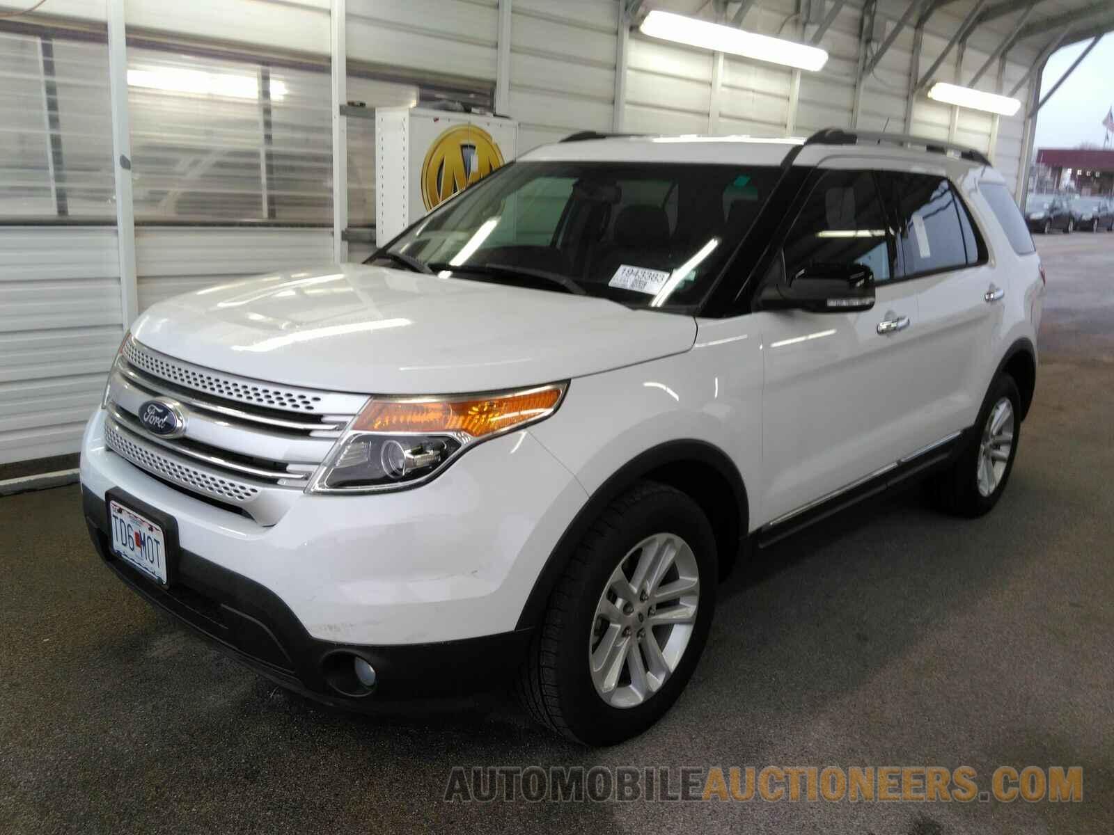 1FM5K8D86FGA57877 Ford Explorer 2015