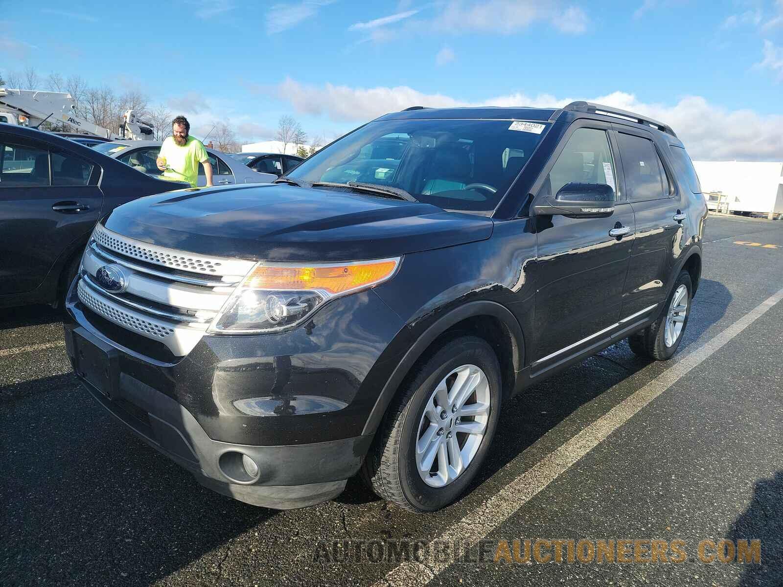 1FM5K8D89FGA50745 Ford Explorer 2015