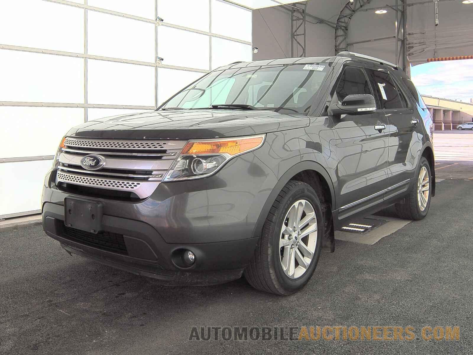 1FM5K8D89FGB37724 Ford Explorer 2015