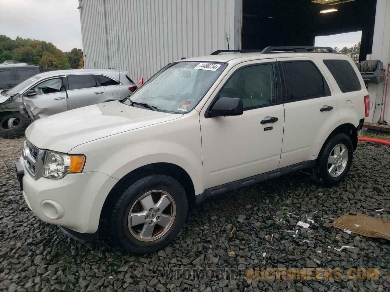 1FMCU0DG0BKC58921 FORD ESCAPE 2011