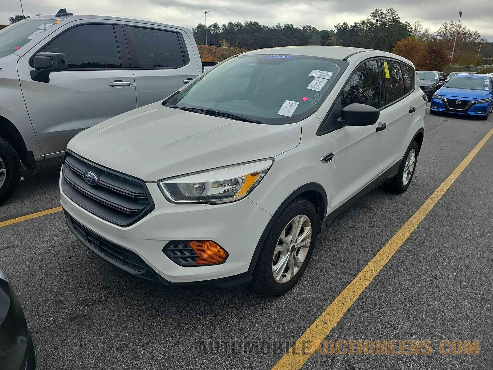 1FMCU0F70HUE12358 Ford Escape 2017