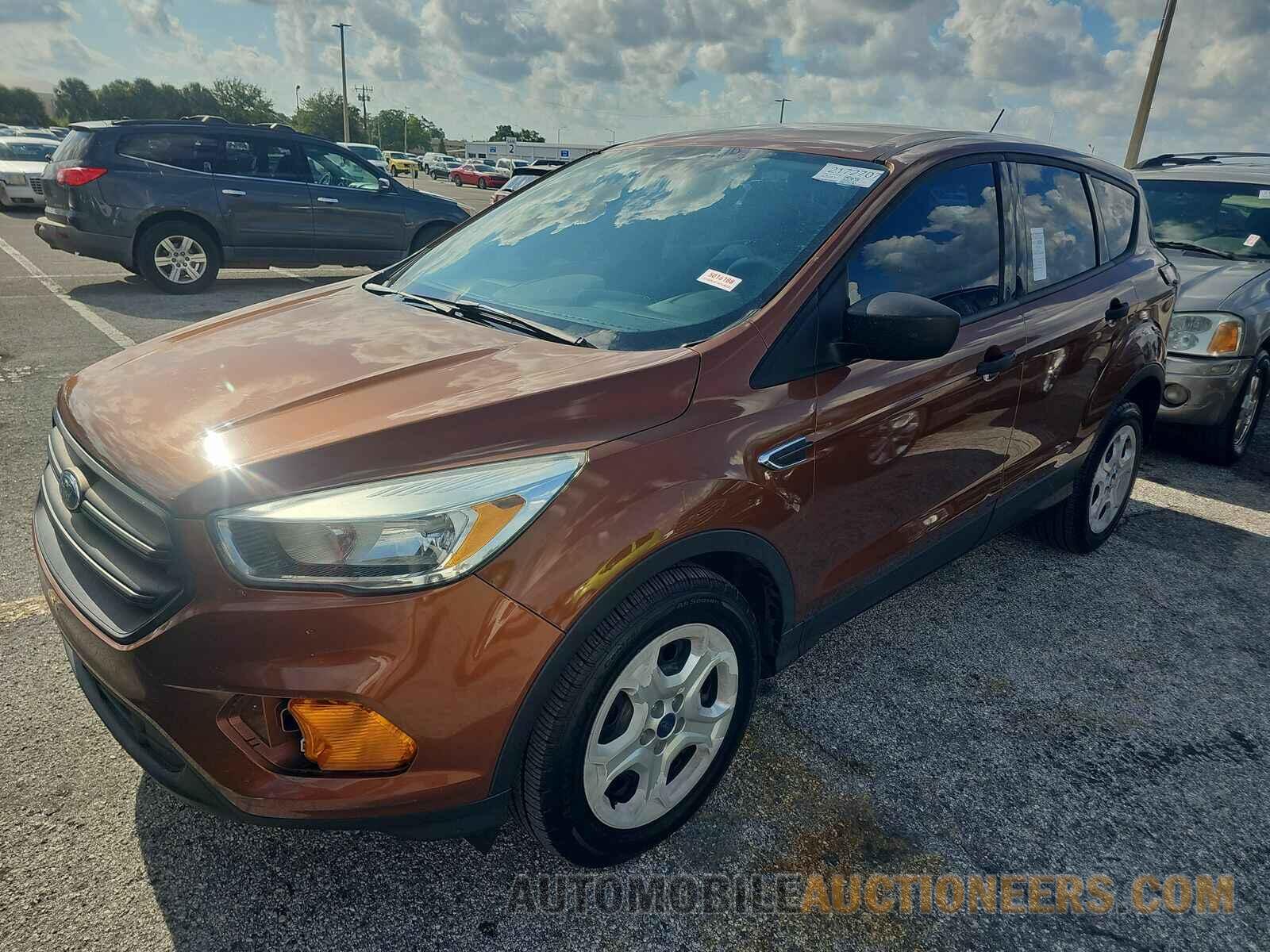 1FMCU0F71HUA09909 Ford Escape 2017