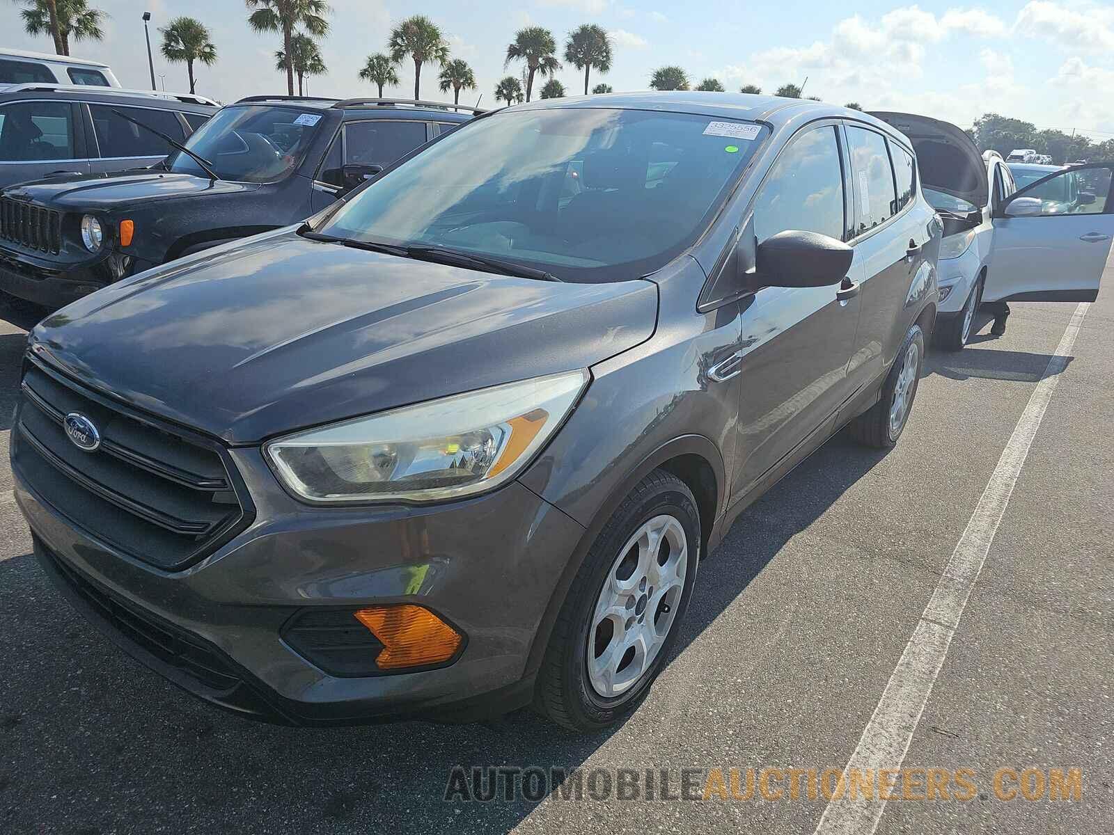 1FMCU0F72HUC44030 Ford Escape 2017