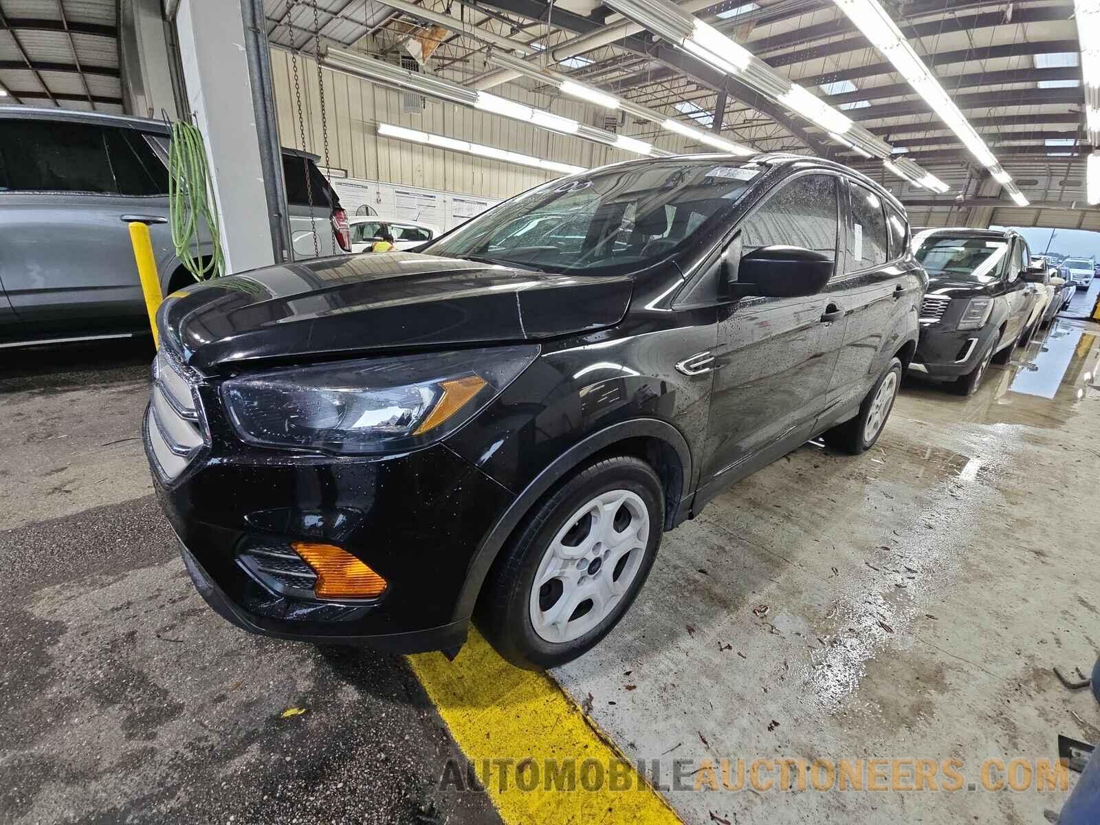 1FMCU0F73JUC59092 Ford Escape 2018