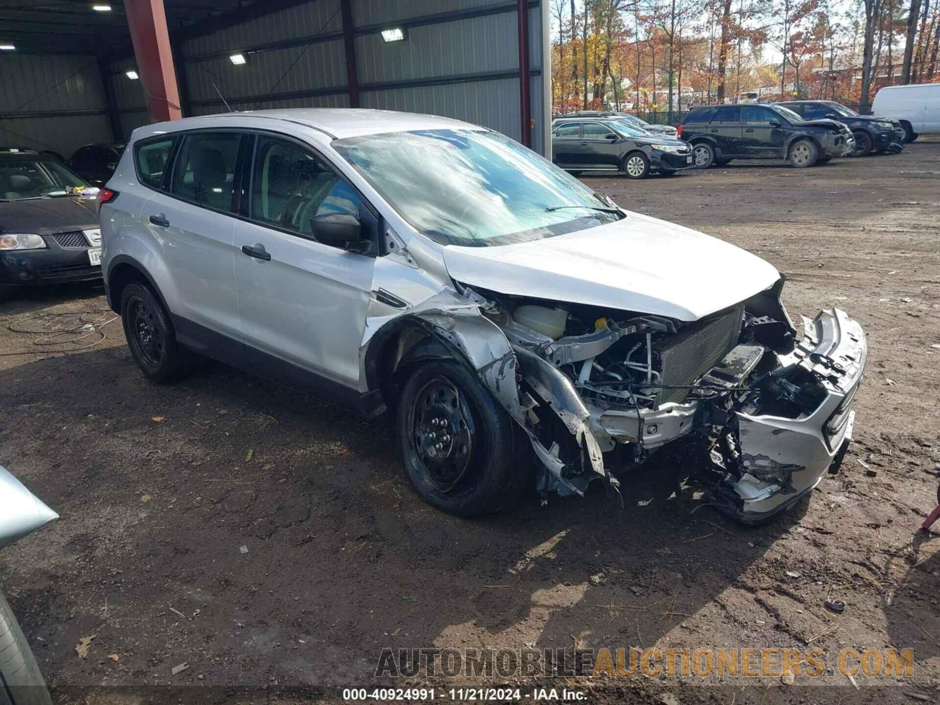 1FMCU0F75HUC44443 FORD ESCAPE 2017