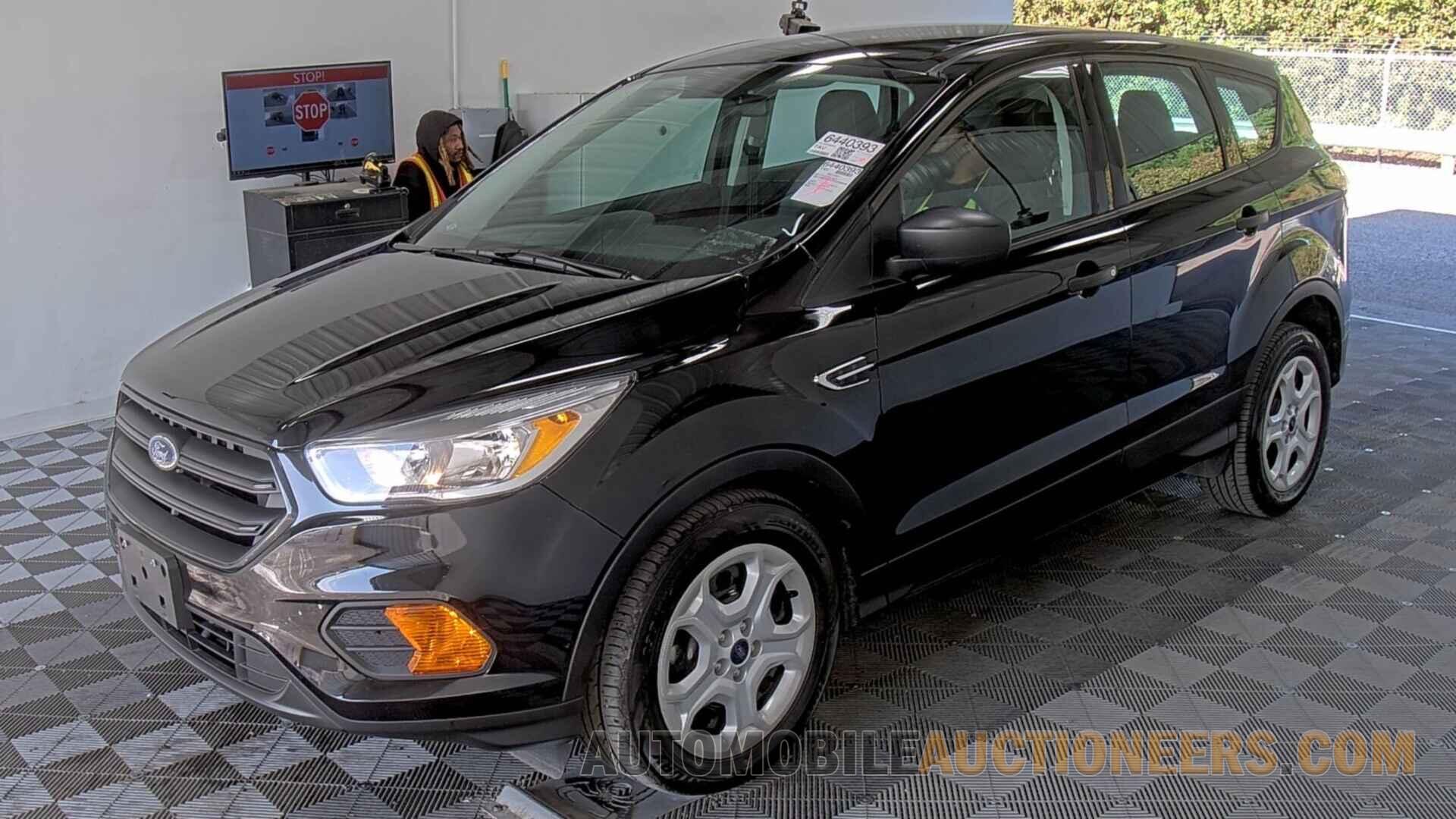 1FMCU0F75HUC89995 Ford Escape 2017