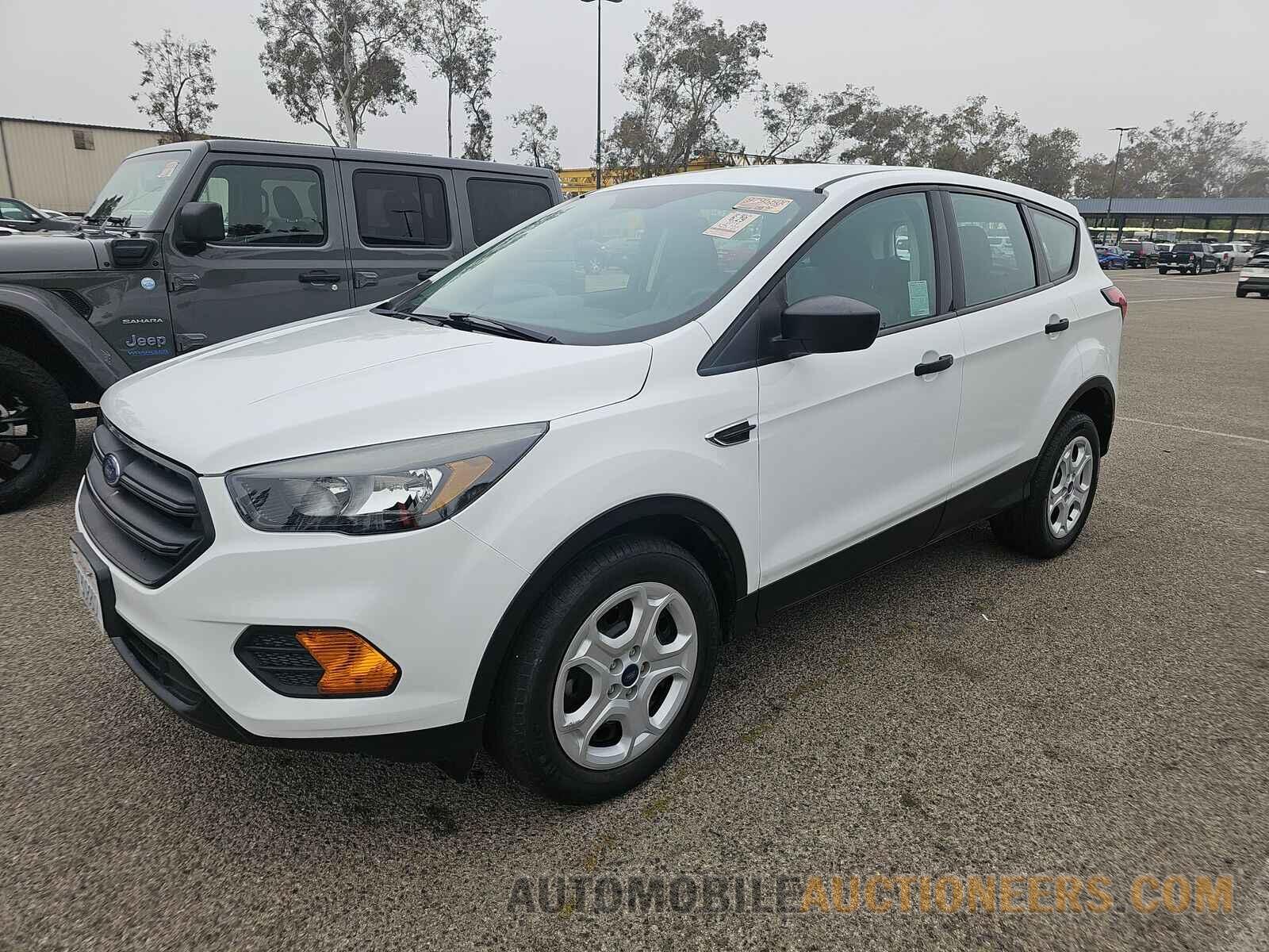 1FMCU0F78KUB82611 Ford Escape 2019