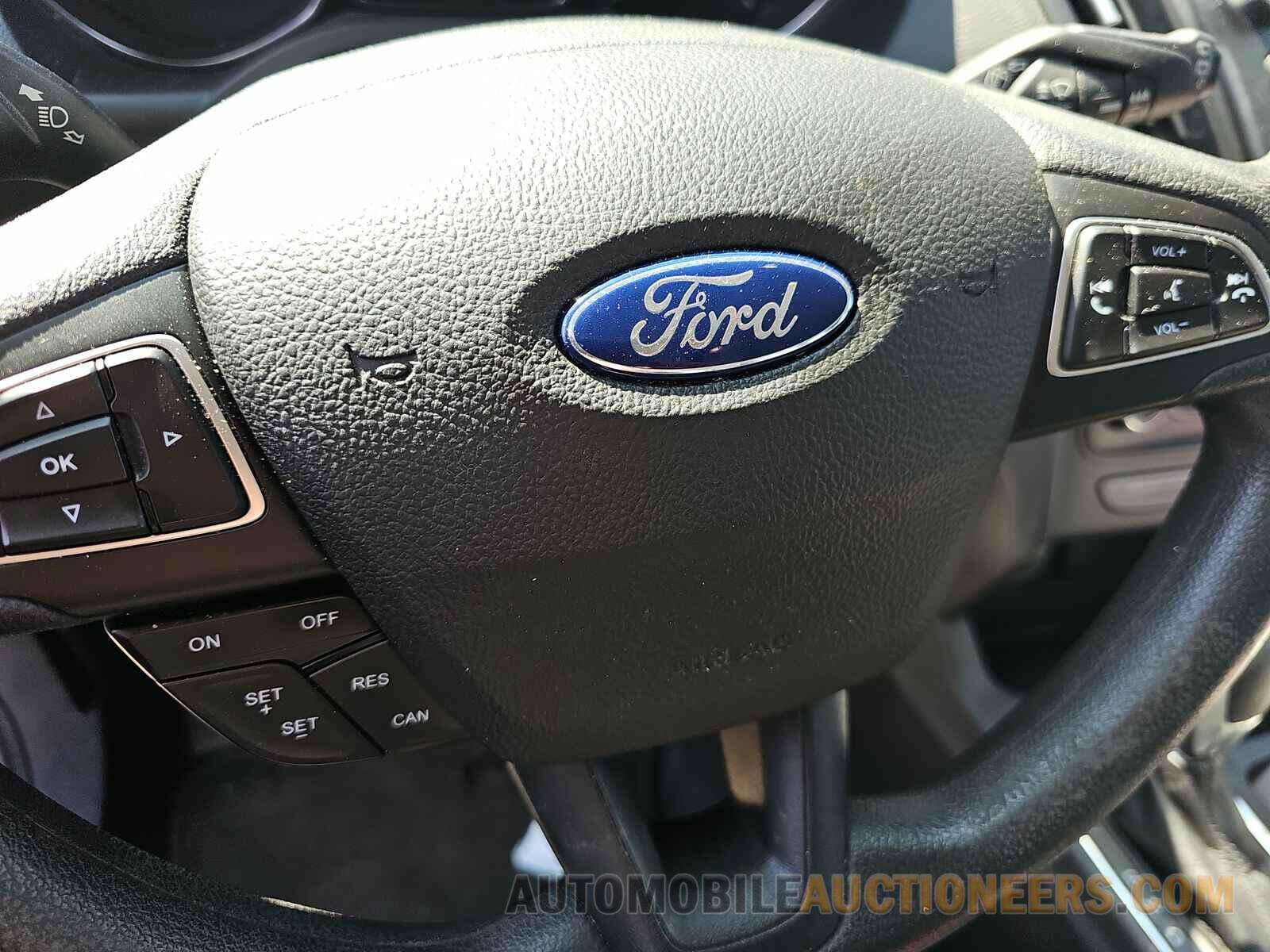 1FMCU0F78KUC43648 Ford Escape 2019