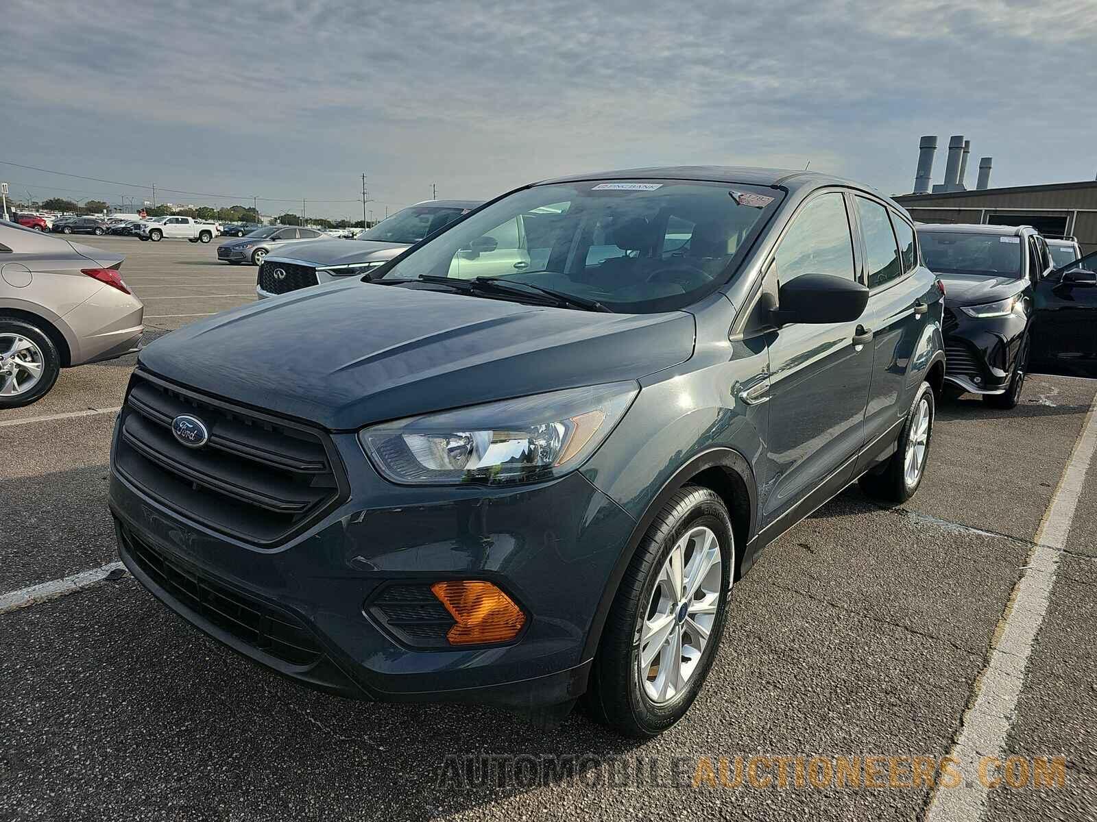 1FMCU0F7XKUA38266 Ford Escape 2019