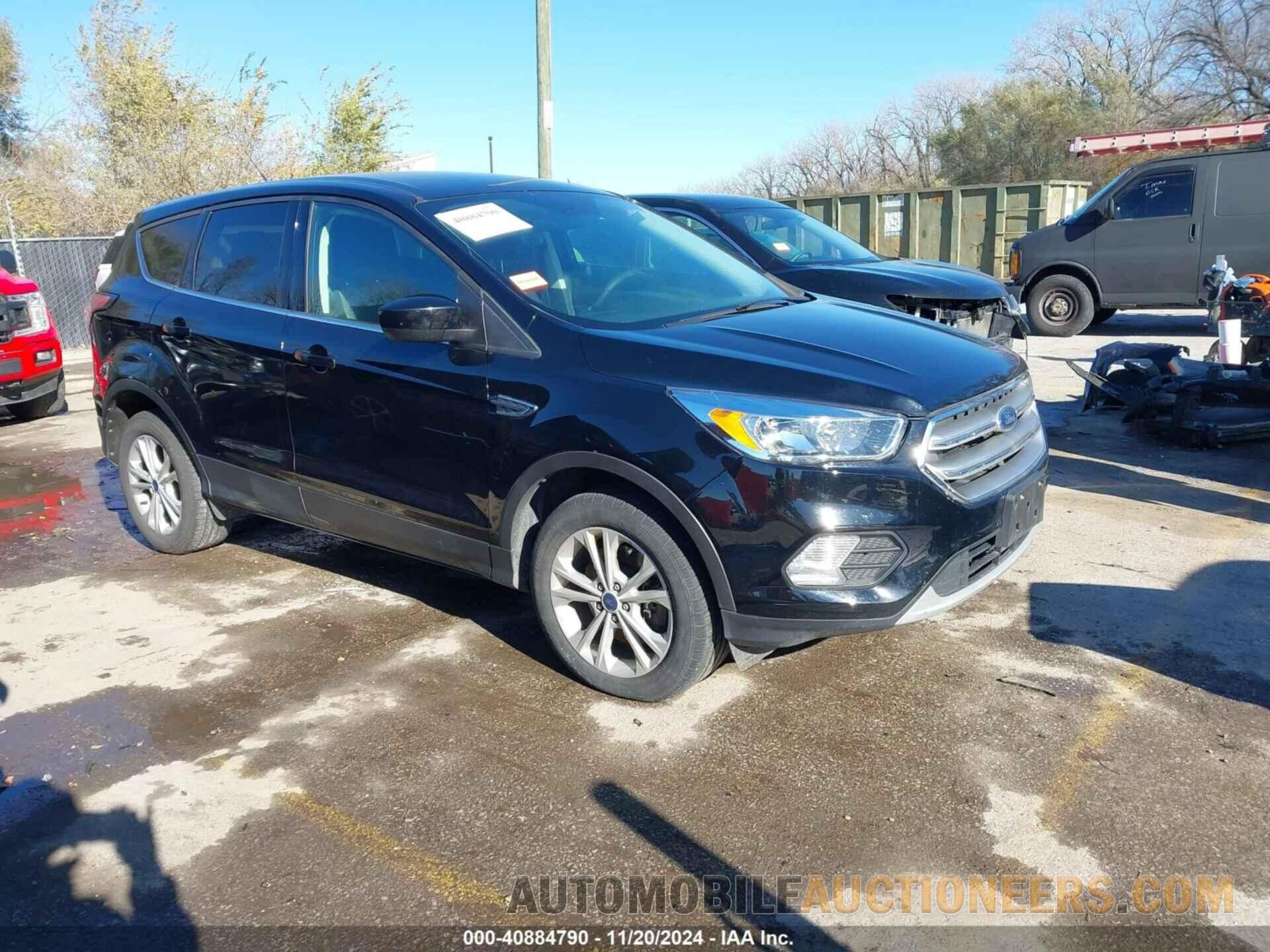 1FMCU0G90HUE15826 FORD ESCAPE 2017