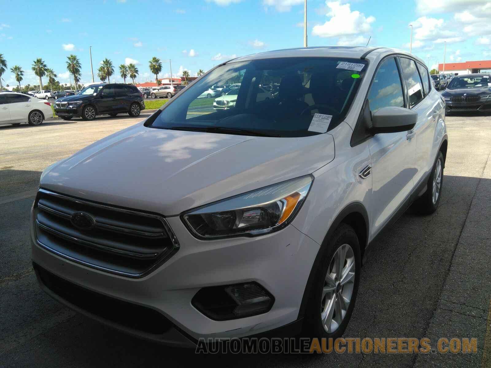 1FMCU0G94HUC97070 Ford Escape 2017