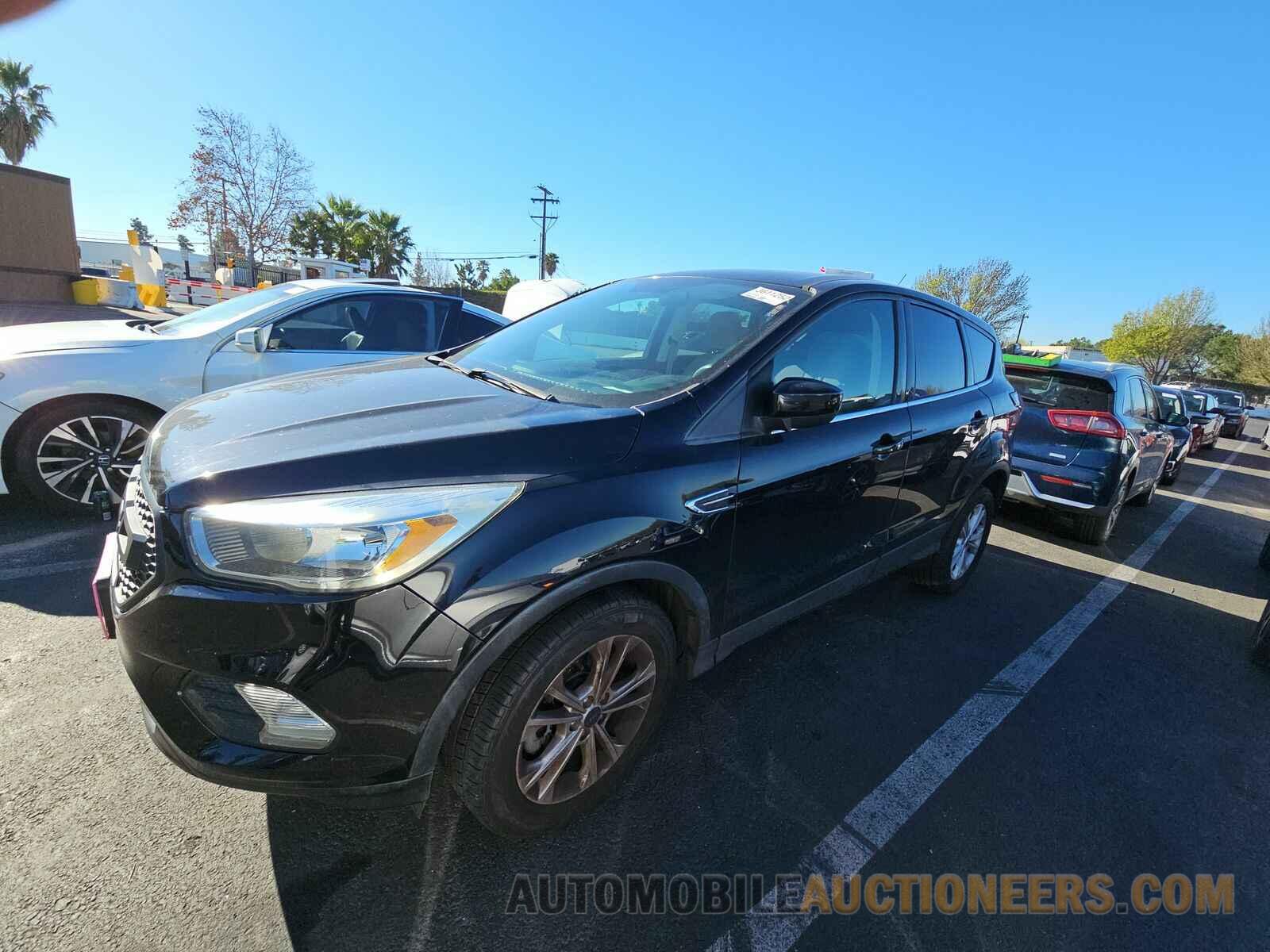 1FMCU0G95HUB83160 Ford Escape 2017