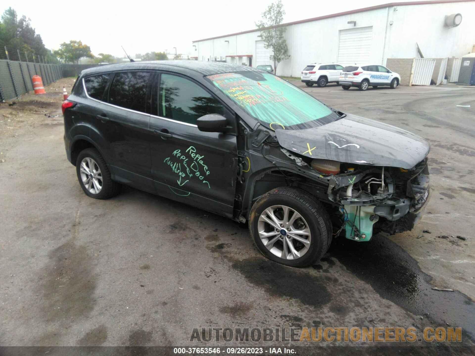 1FMCU0G98KUA72674 FORD ESCAPE 2019