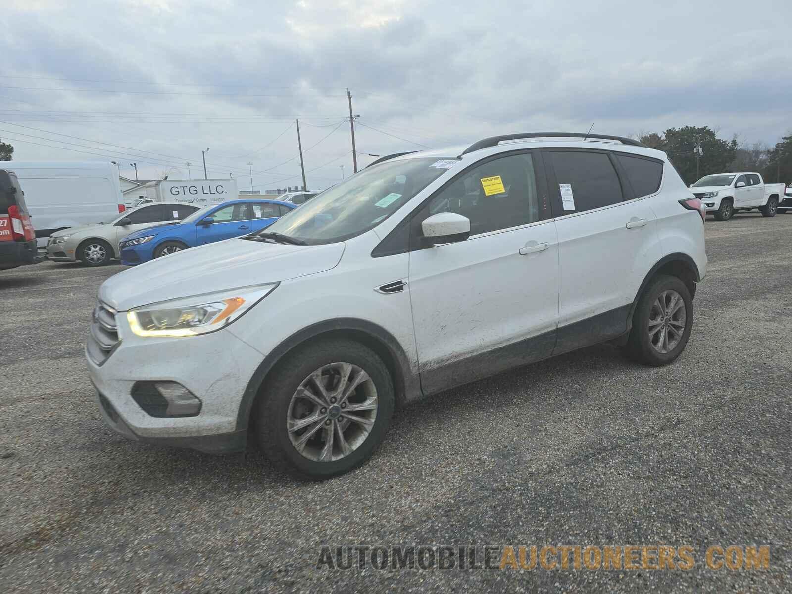 1FMCU0G99HUB90631 Ford Escape 2017