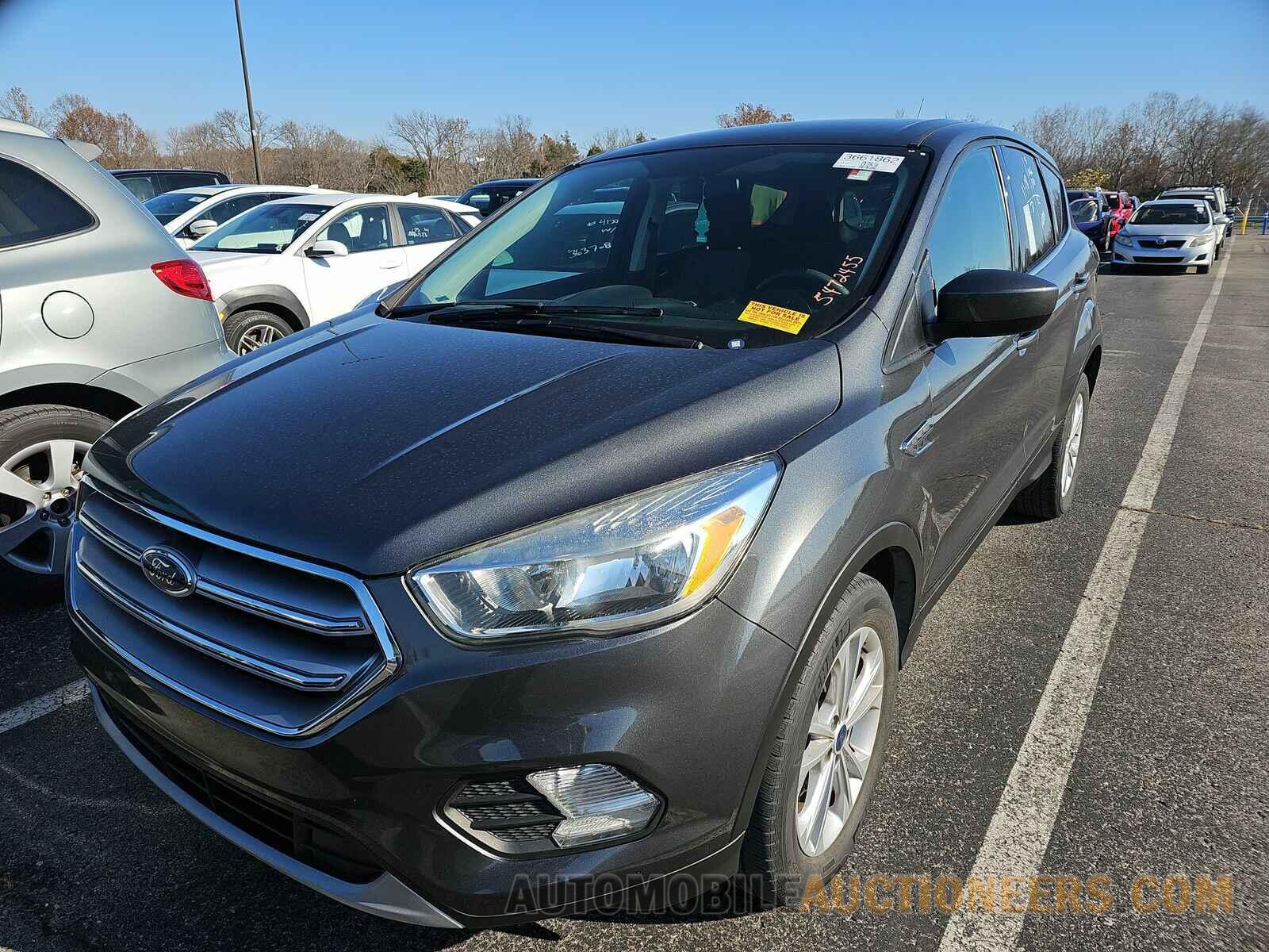 1FMCU0G99HUF02043 Ford Escape 2017