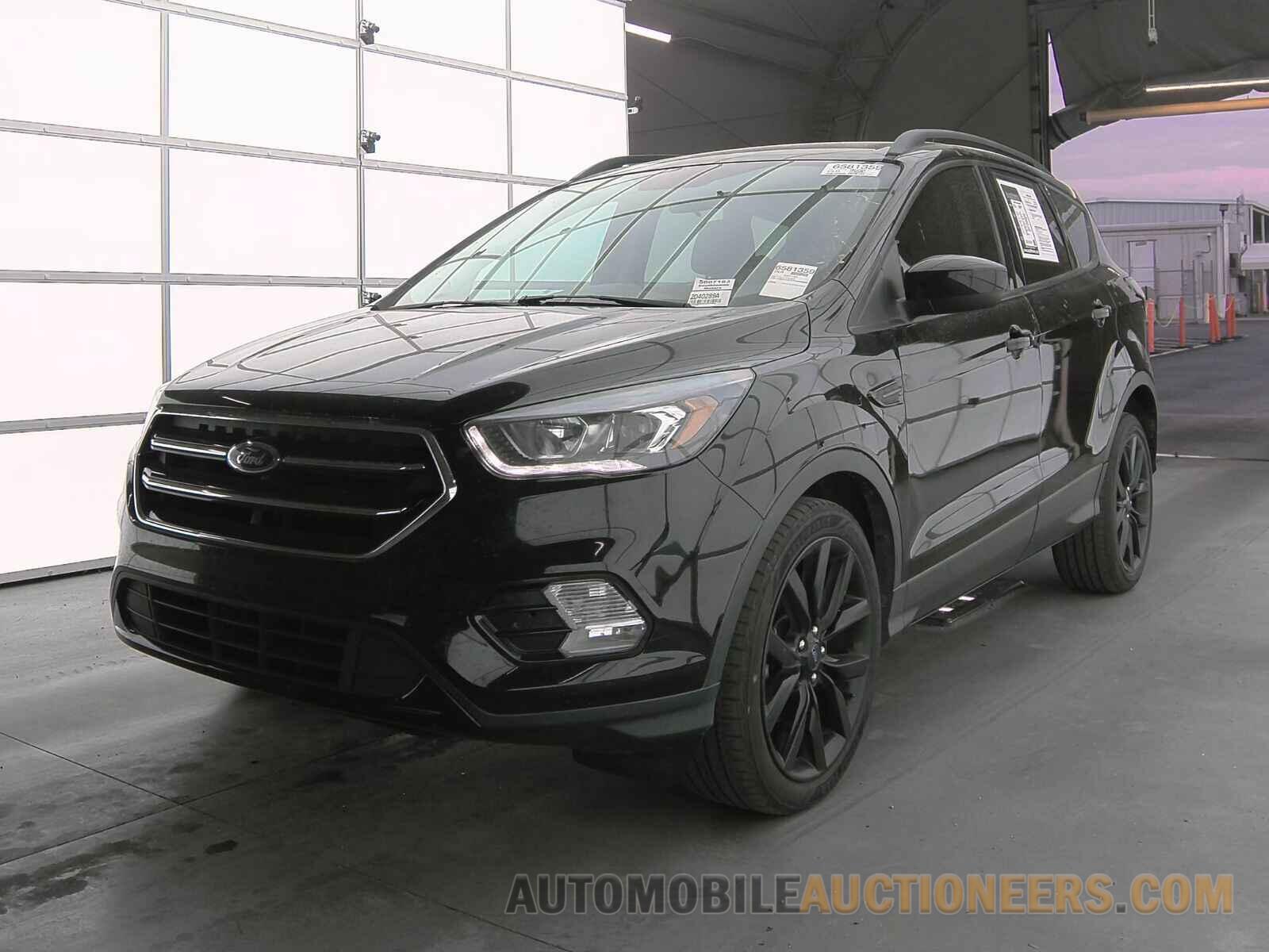 1FMCU0GD0HUE64996 Ford Escape 2017