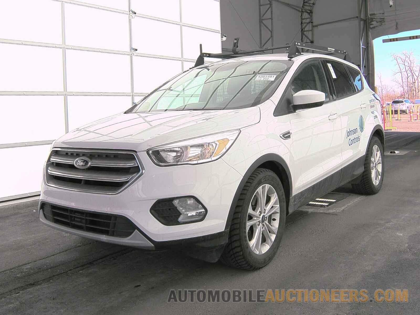 1FMCU0GD0HUE77375 Ford Escape 2017