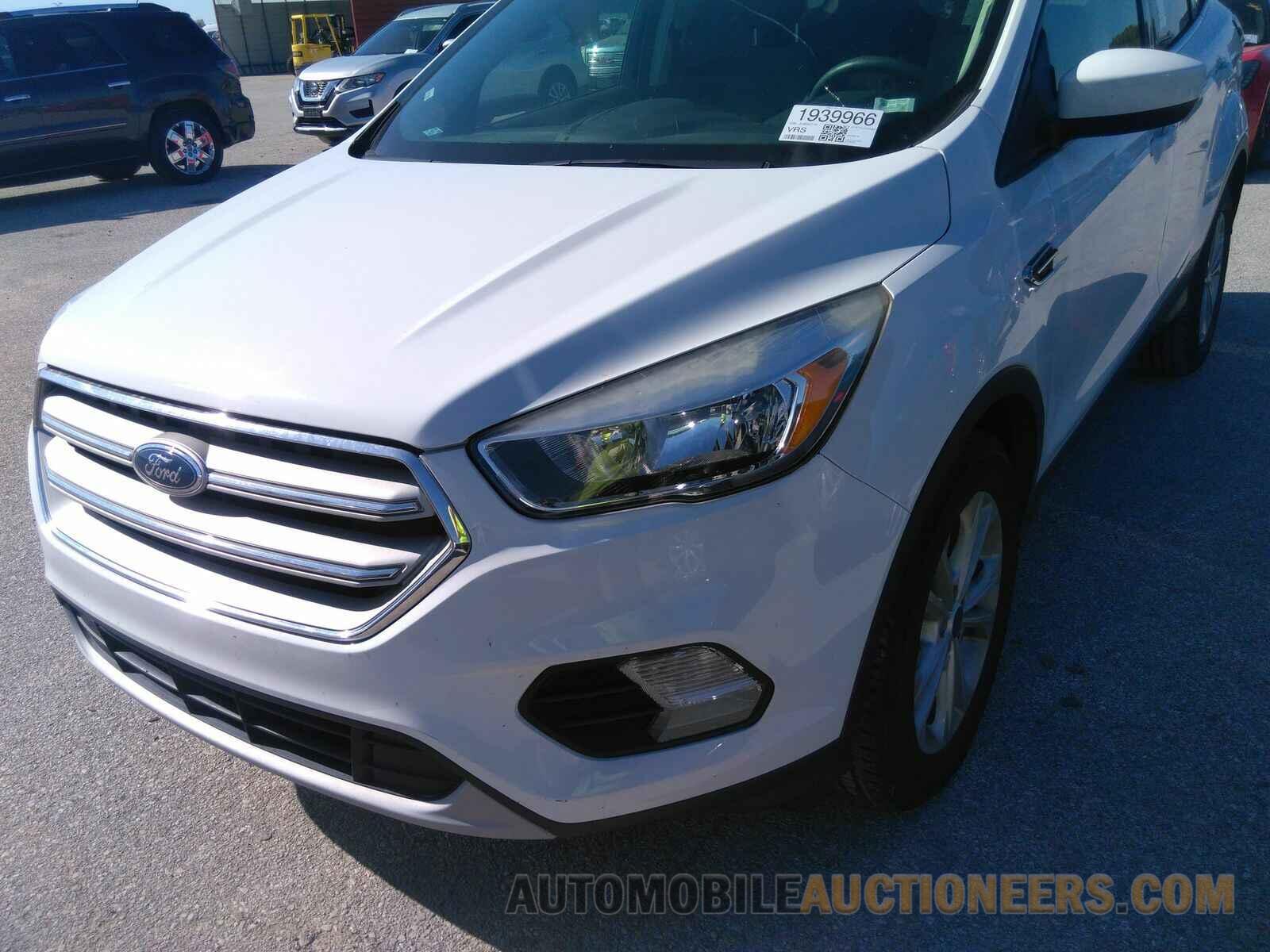 1FMCU0GD0JUB62016 Ford Escape 2018