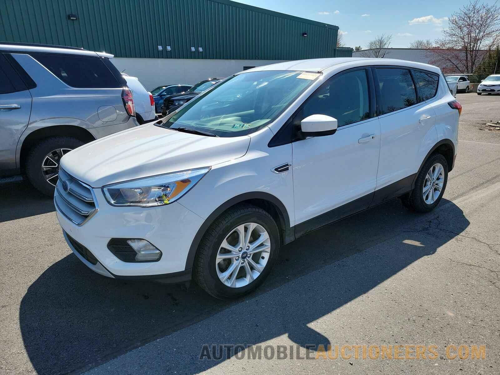 1FMCU0GD0KUB64365 Ford Escape 2019